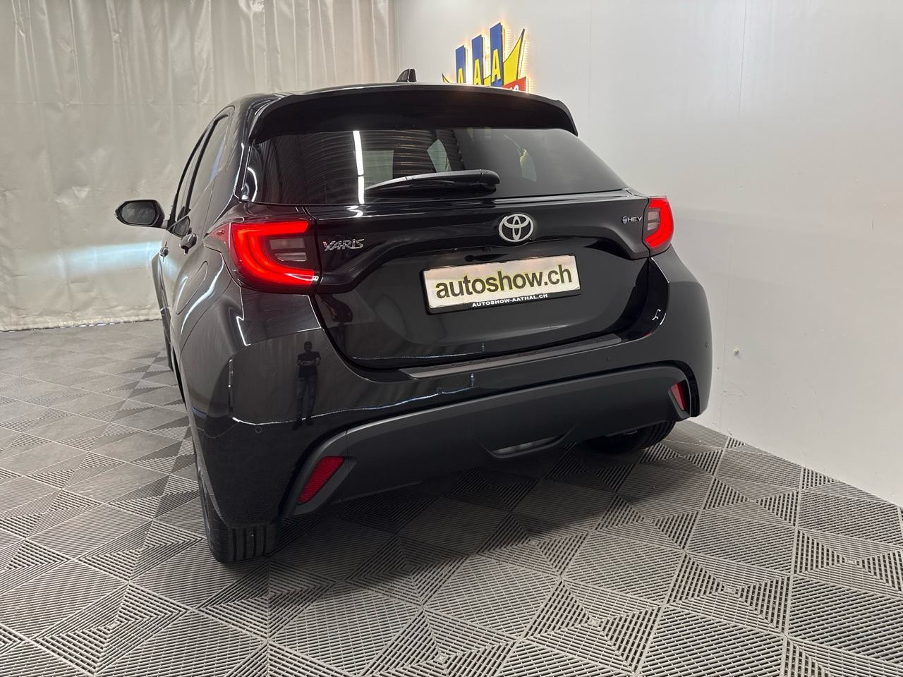 TOYOTA Yaris 1.5 VVT-i Hybrid Sportline CVT-image-12