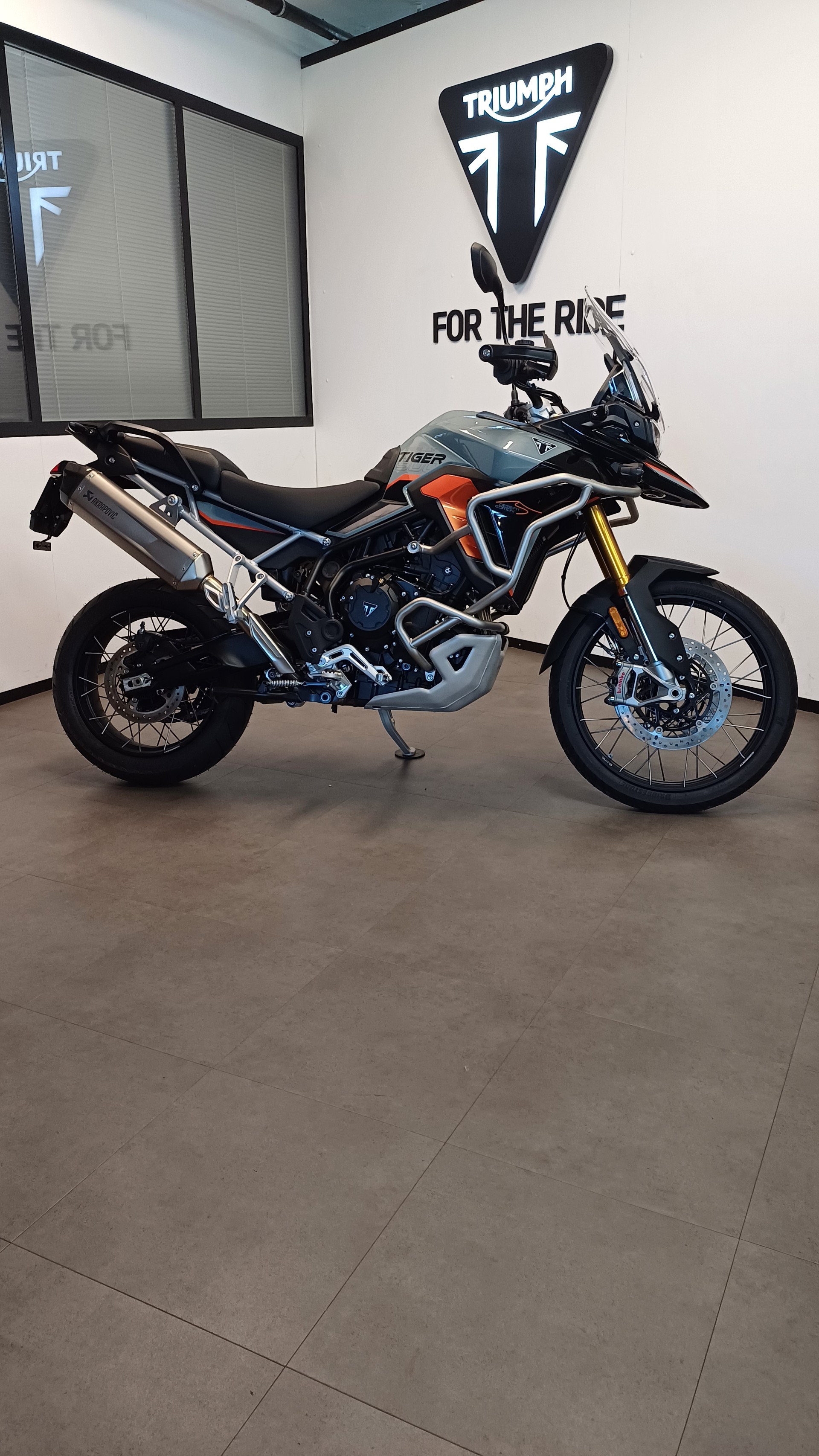TRIUMPH Tiger 900 Desert Edition " Offre spécial : Valises latérales offertes "-image-4