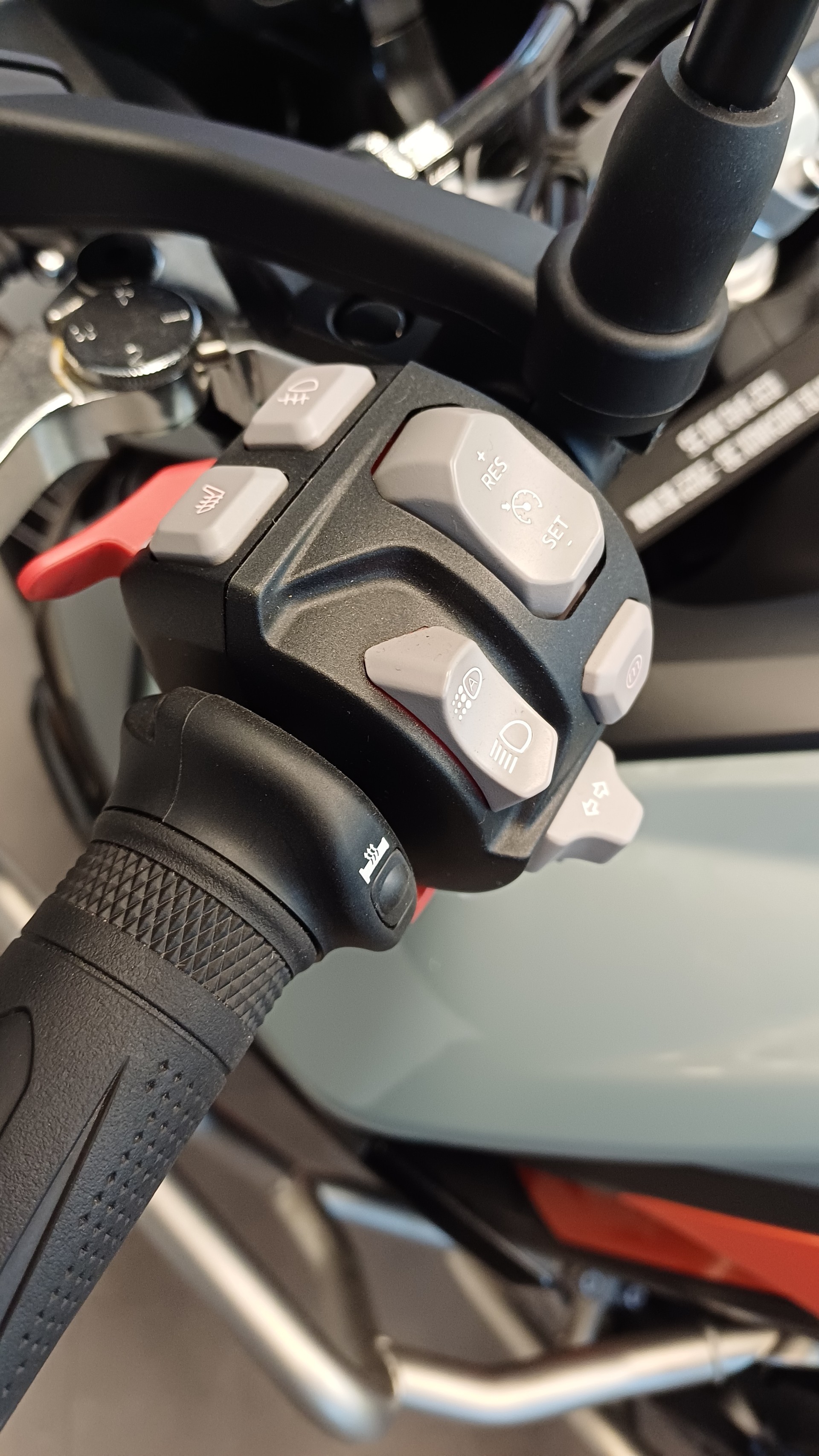 TRIUMPH Tiger 900 Desert Edition " Offre spécial : Valises latérales offertes "-image-10