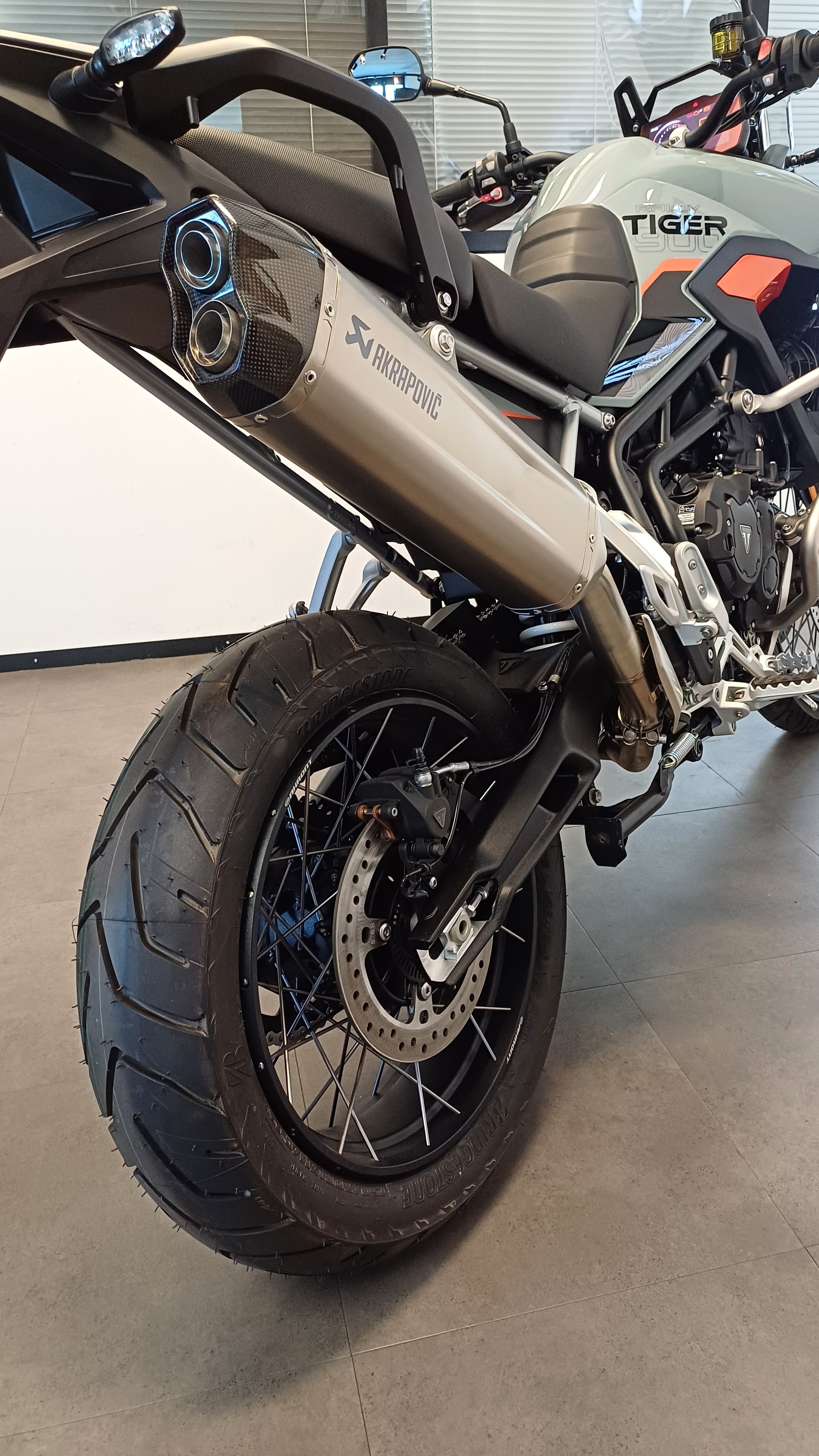 TRIUMPH Tiger 900 Desert Edition " Offre spécial : Valises latérales offertes "-image-5