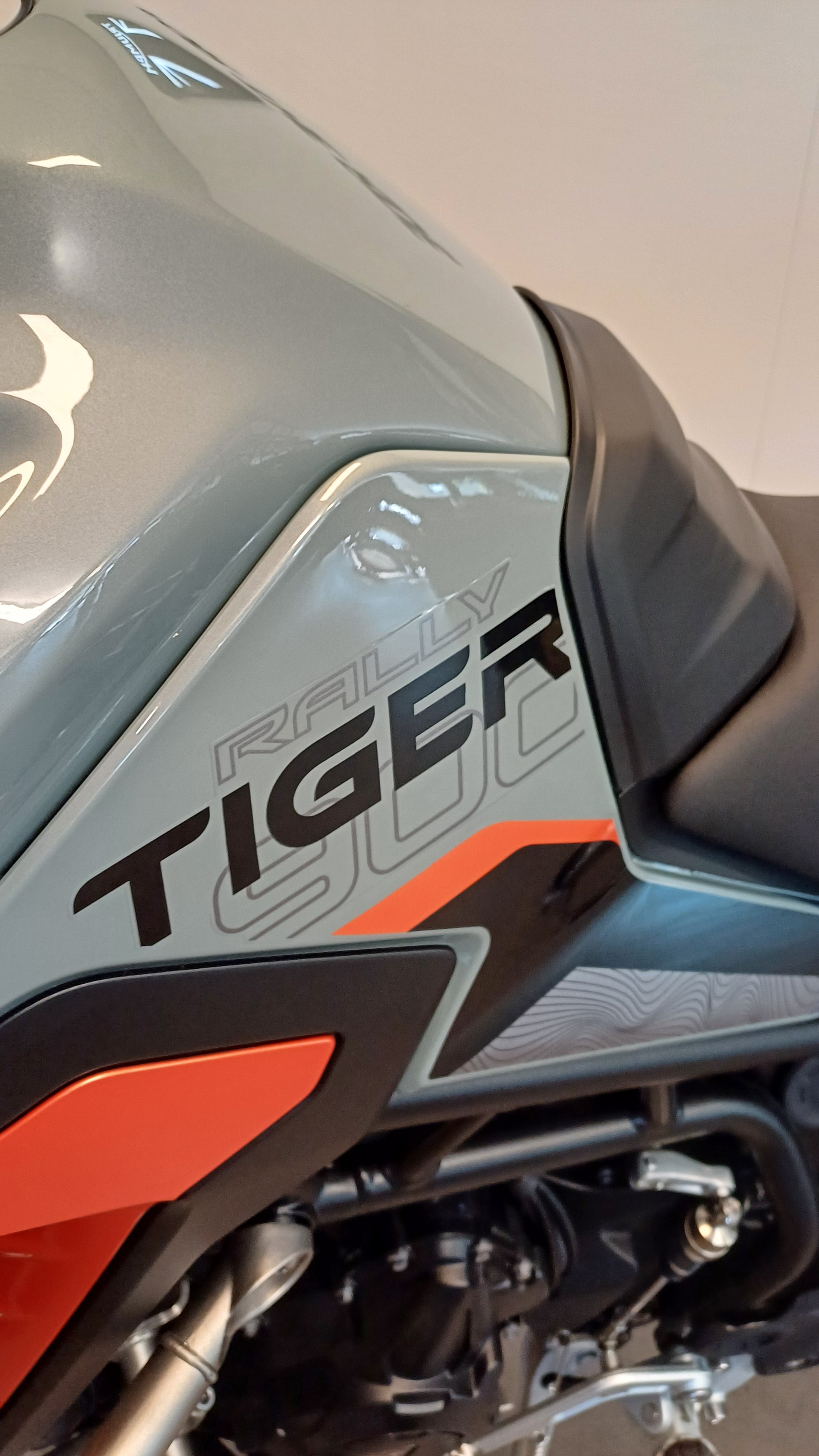 TRIUMPH Tiger 900 Desert Edition " Offre spécial : Valises latérales offertes "-image-7
