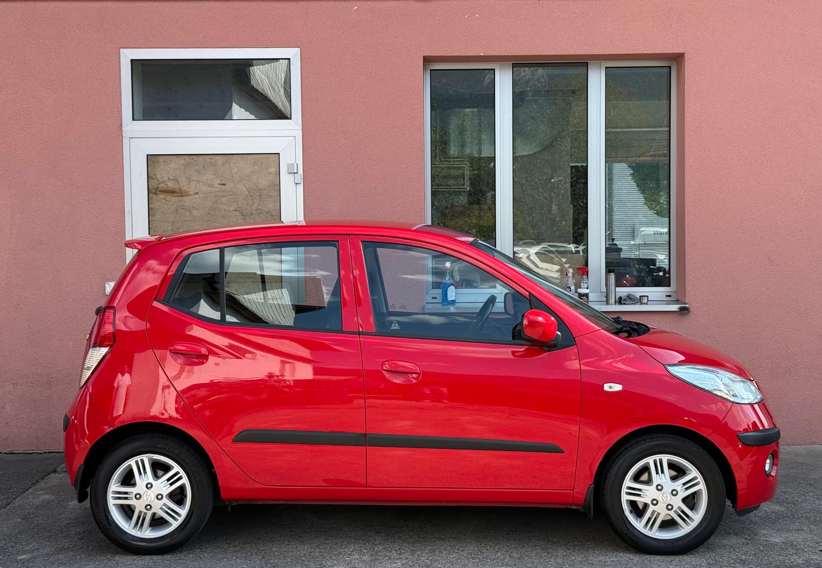 HYUNDAI i10 1.1 Style Automatic / MFK 08.2026-image-2