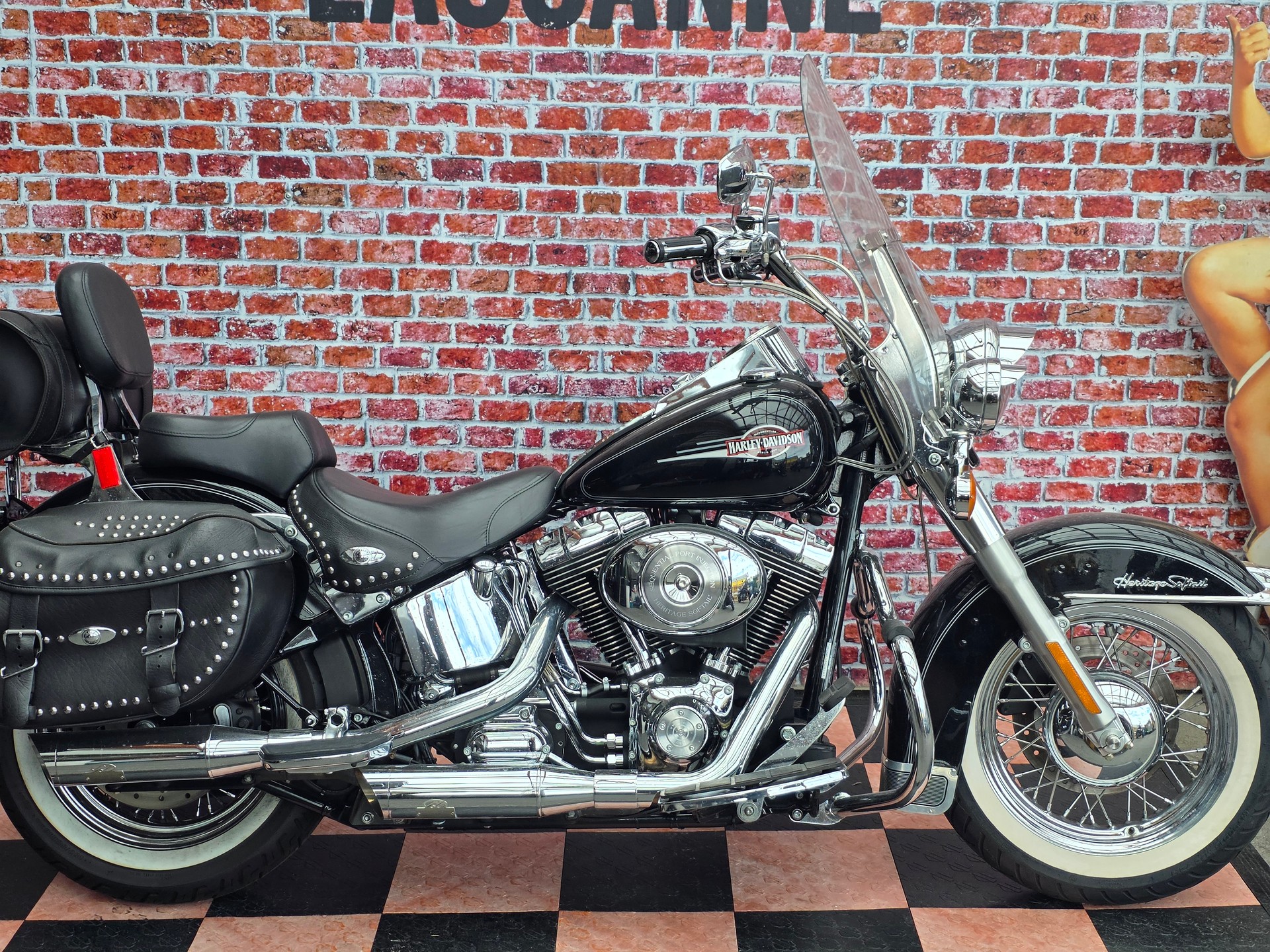 HARLEY-DAVIDSON FLSTCI Softail Classic-showroom-element-2