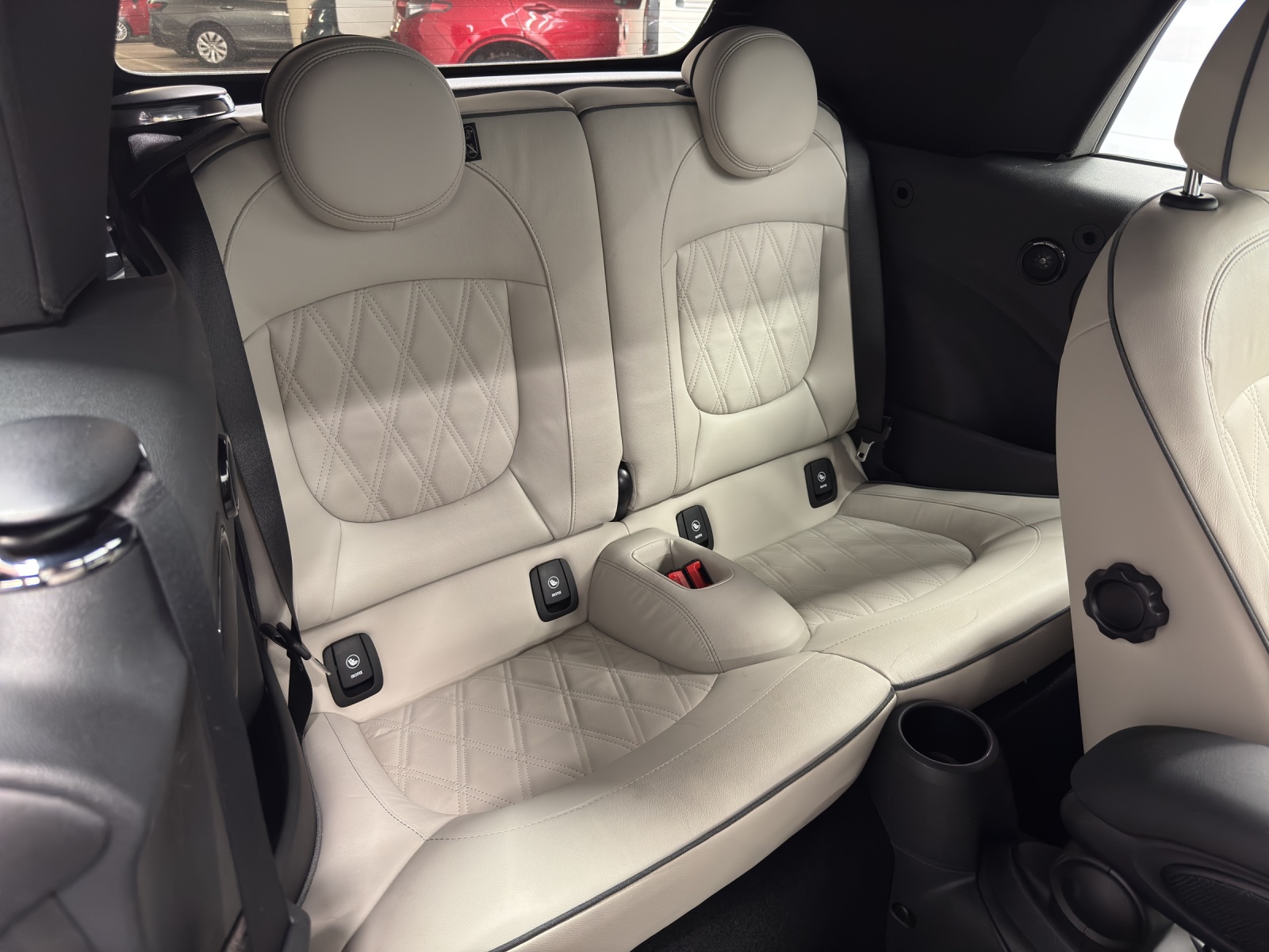MINI Cabrio 1.5i Cooper-image-9