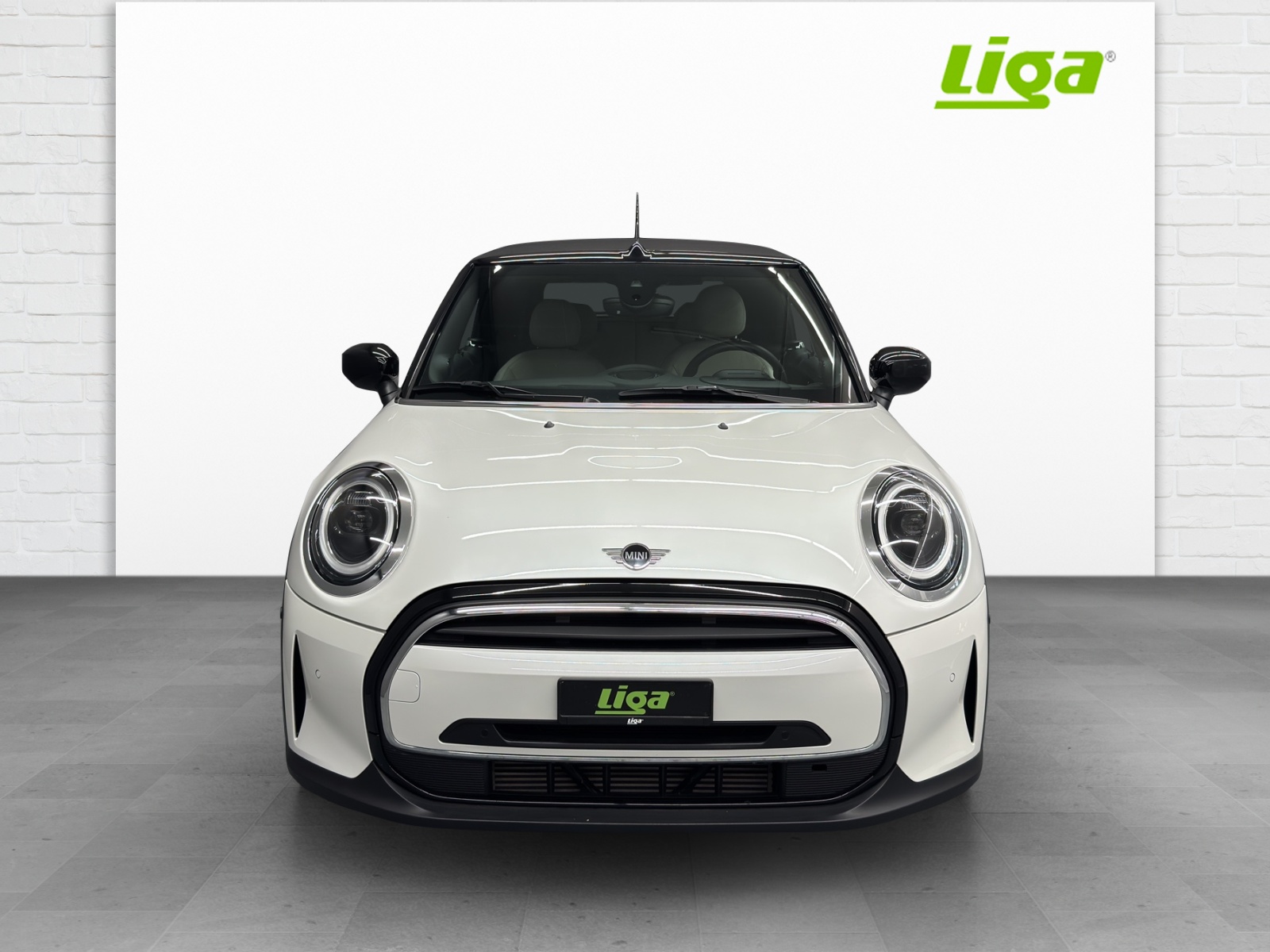 MINI Cabrio 1.5i Cooper-image-2