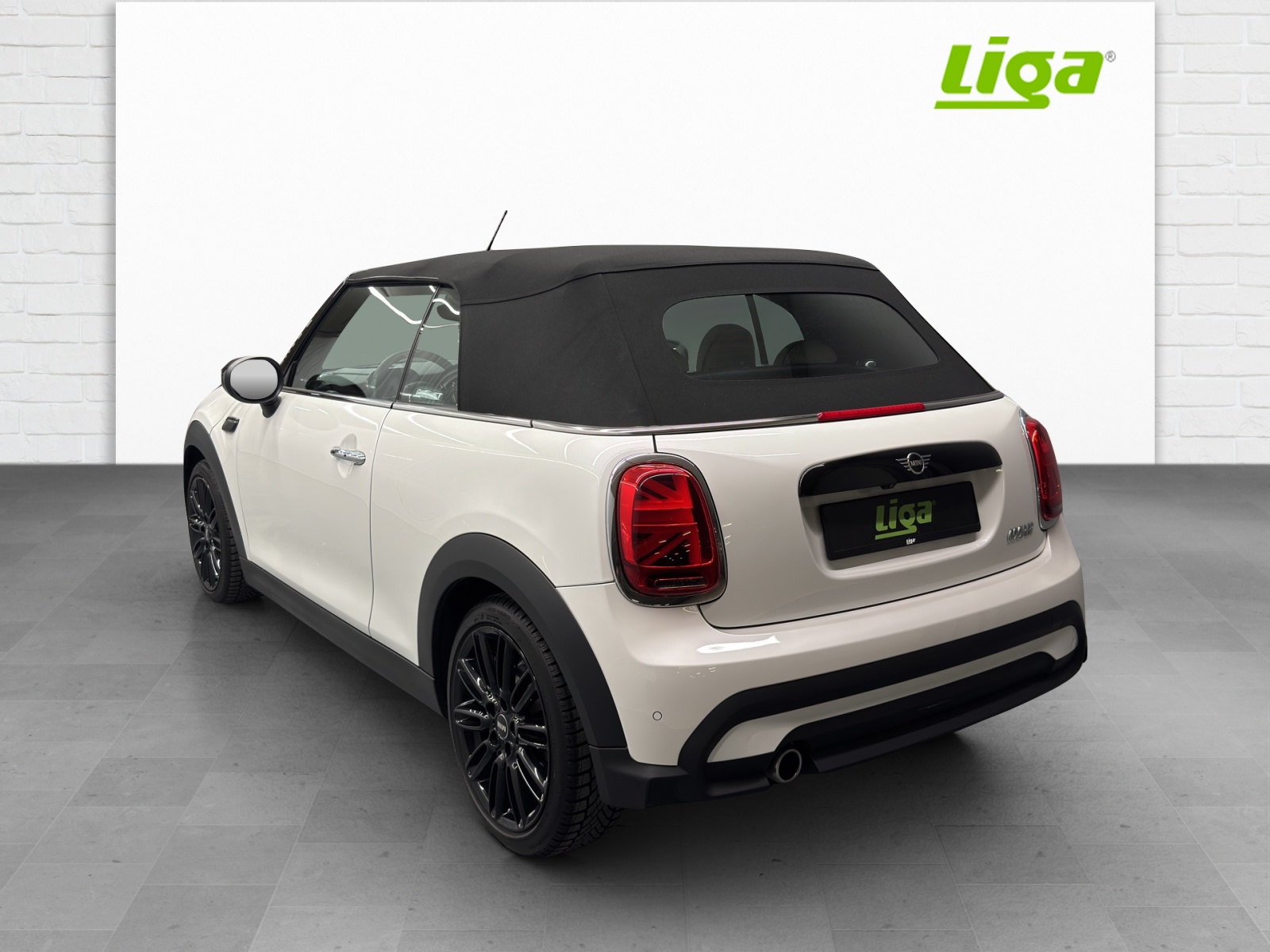MINI Cabrio 1.5i Cooper-image-3