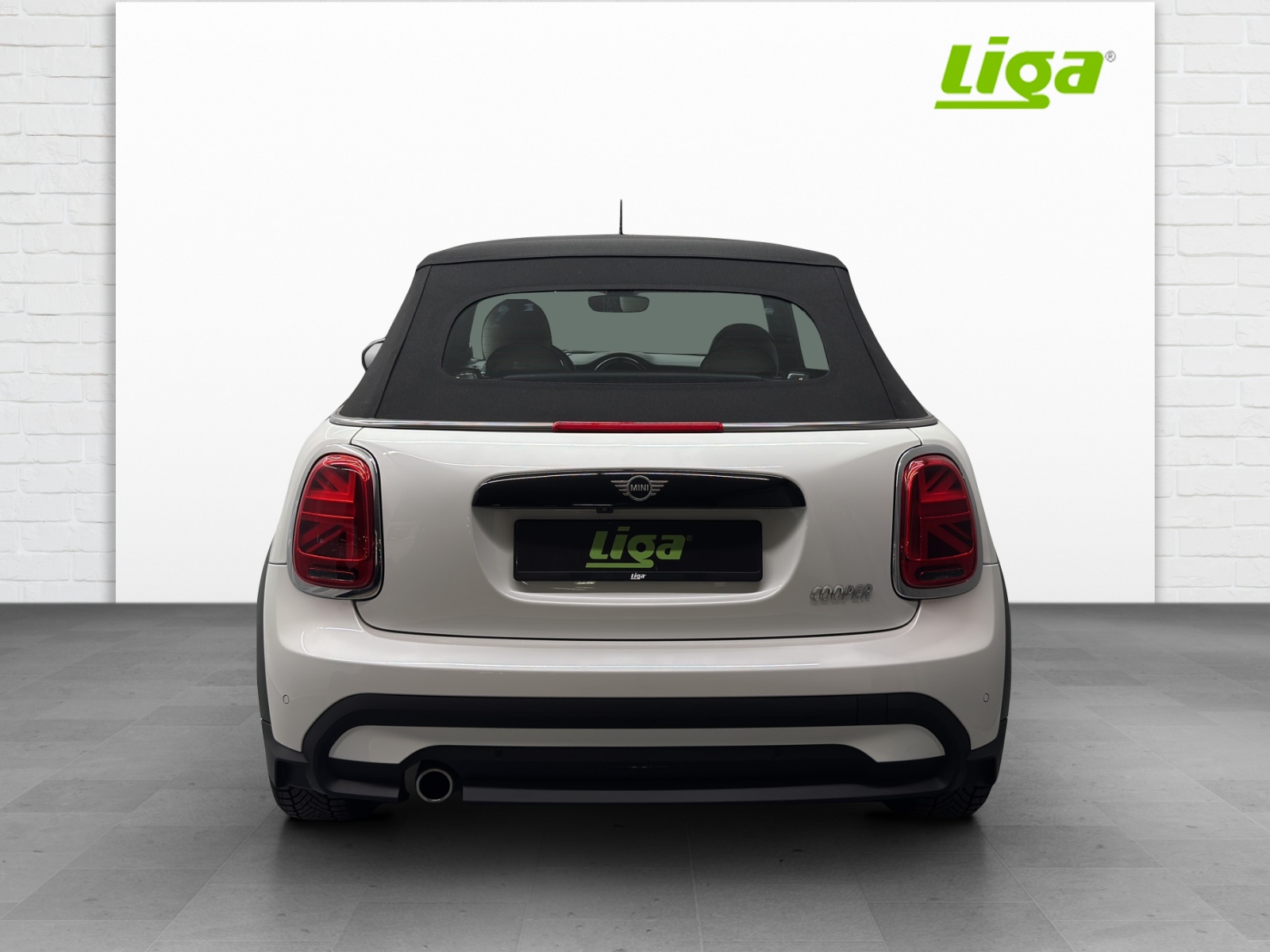 MINI Cabrio 1.5i Cooper-image-4