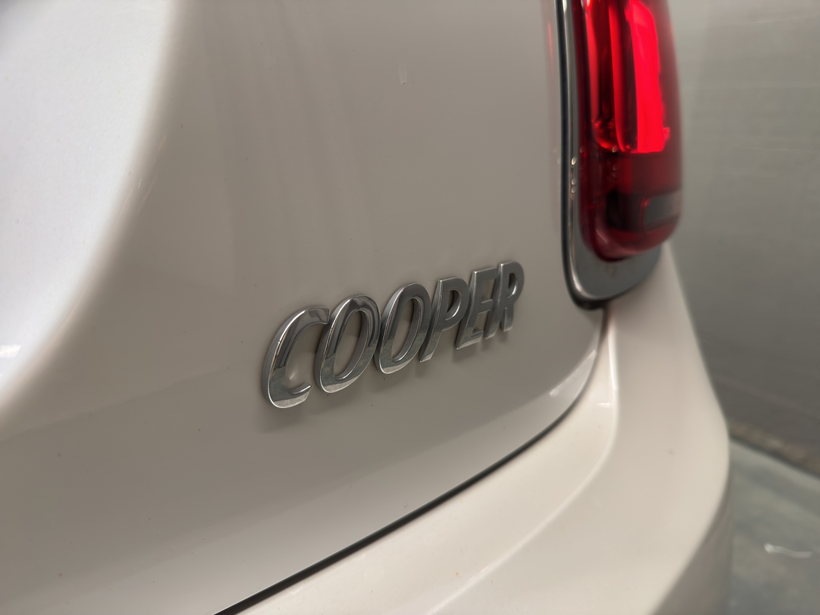 MINI Cabrio 1.5i Cooper-image-11