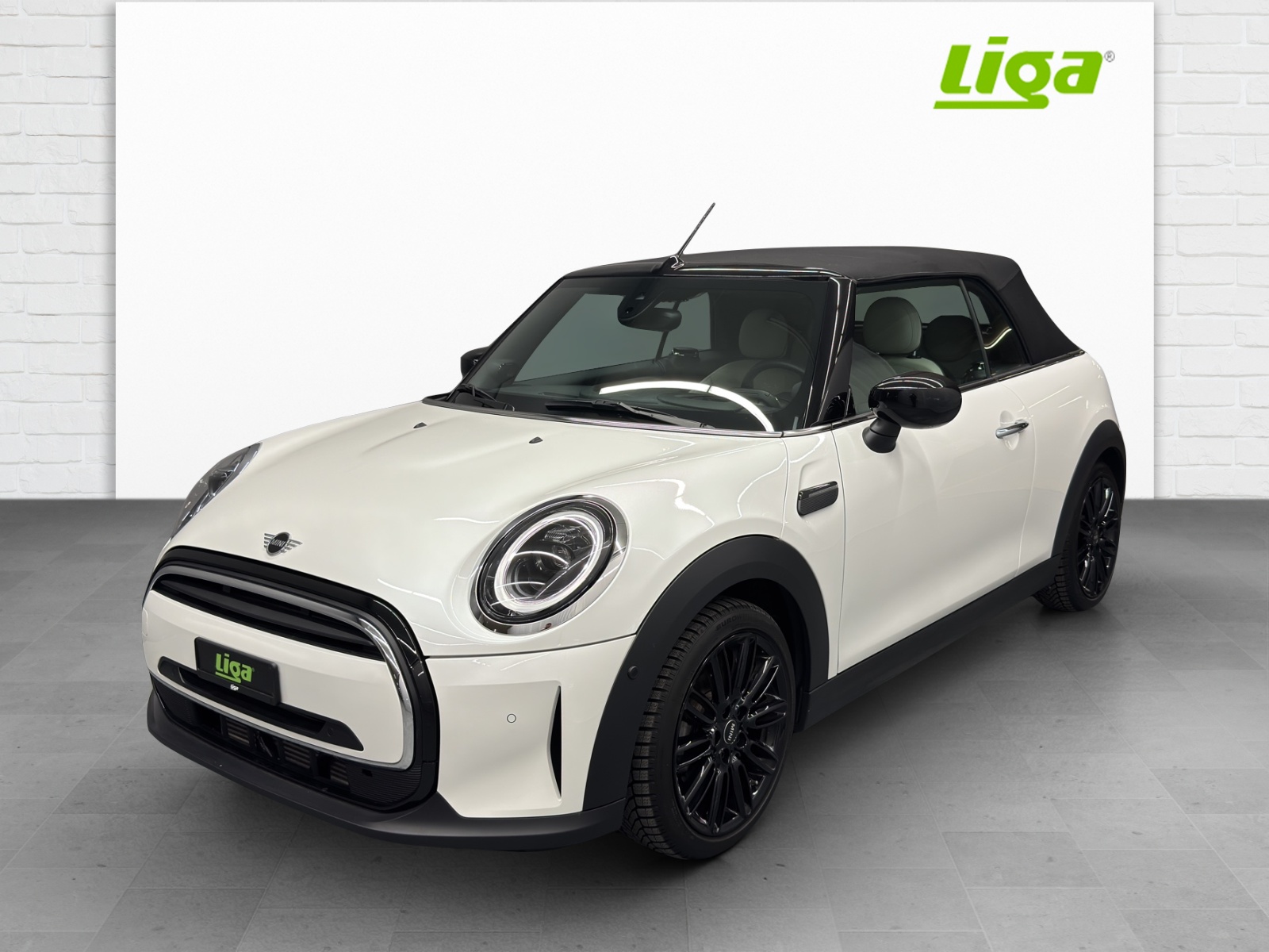 MINI Cabrio 1.5i Cooper-image-1