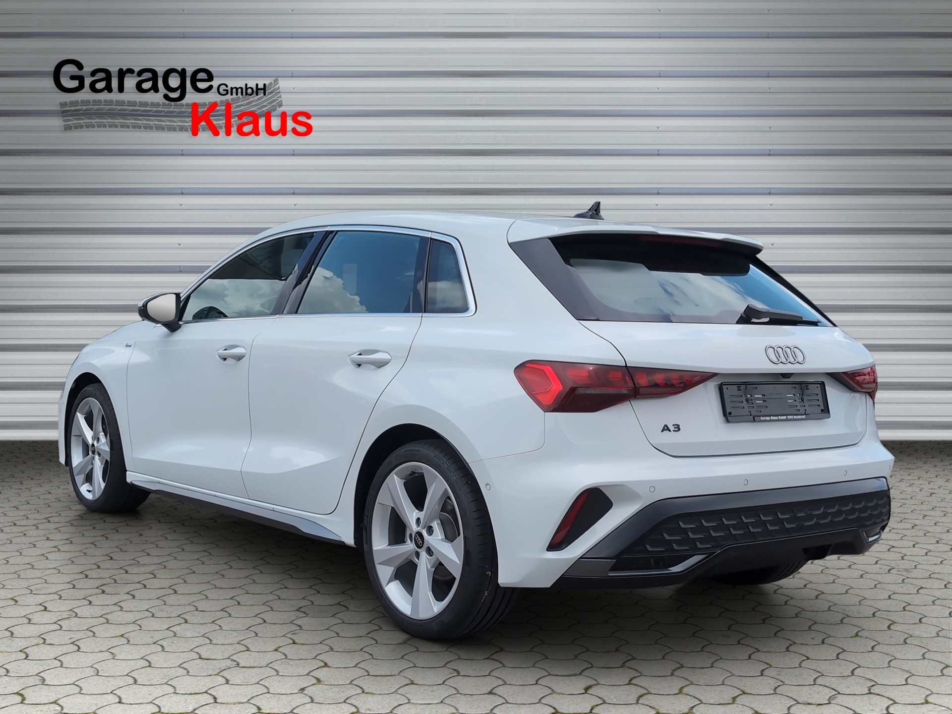 AUDI A3 Sportback TFSI 110 kW S line S tronic-image-3