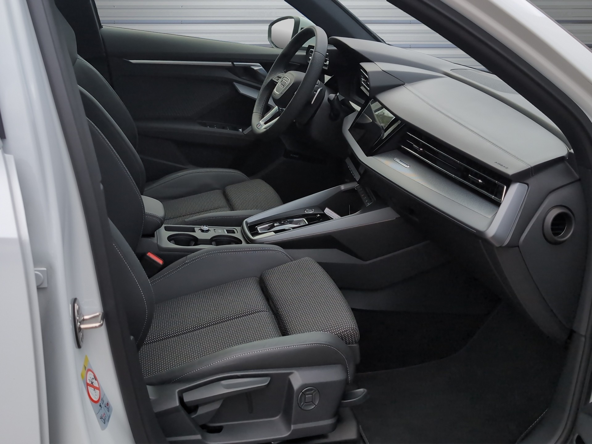 AUDI A3 Sportback TFSI 110 kW S line S tronic-image-12