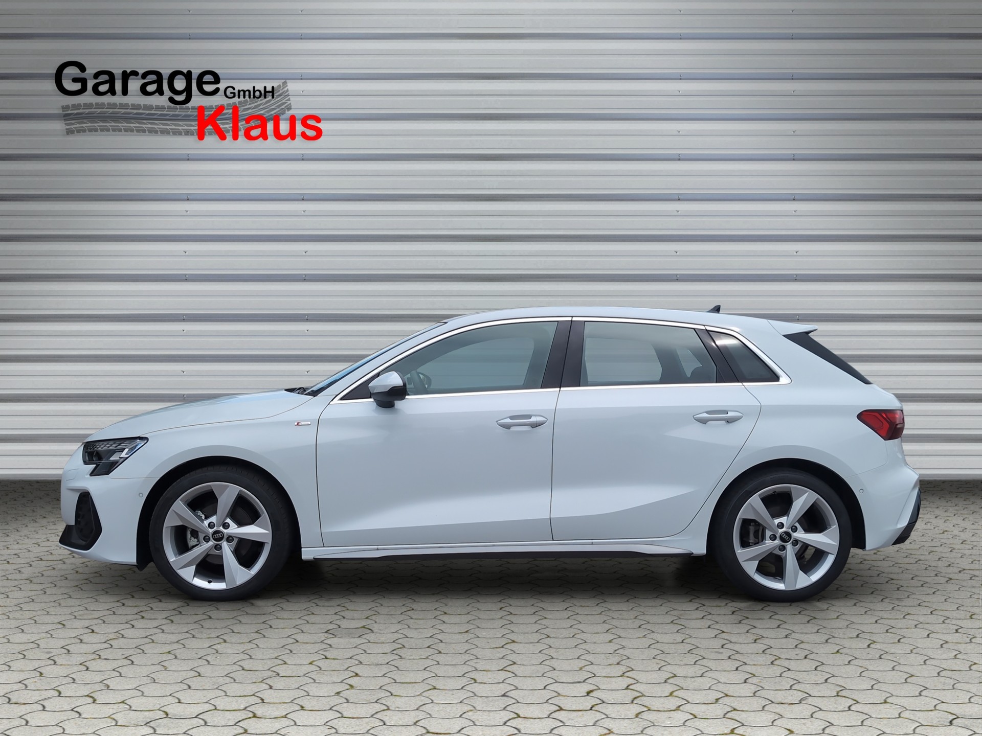 AUDI A3 Sportback TFSI 110 kW S line S tronic-image-2
