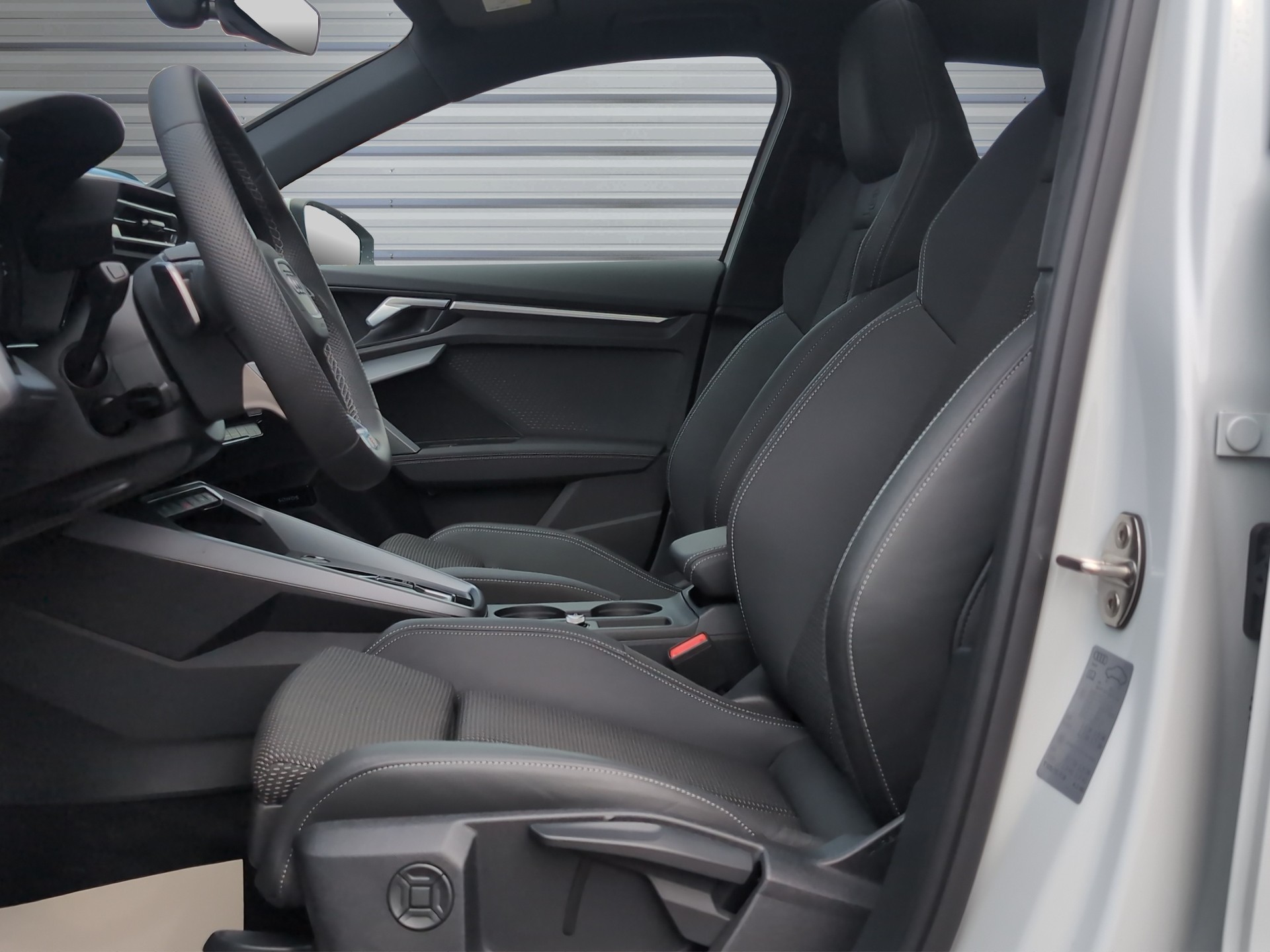 AUDI A3 Sportback TFSI 110 kW S line S tronic-image-8