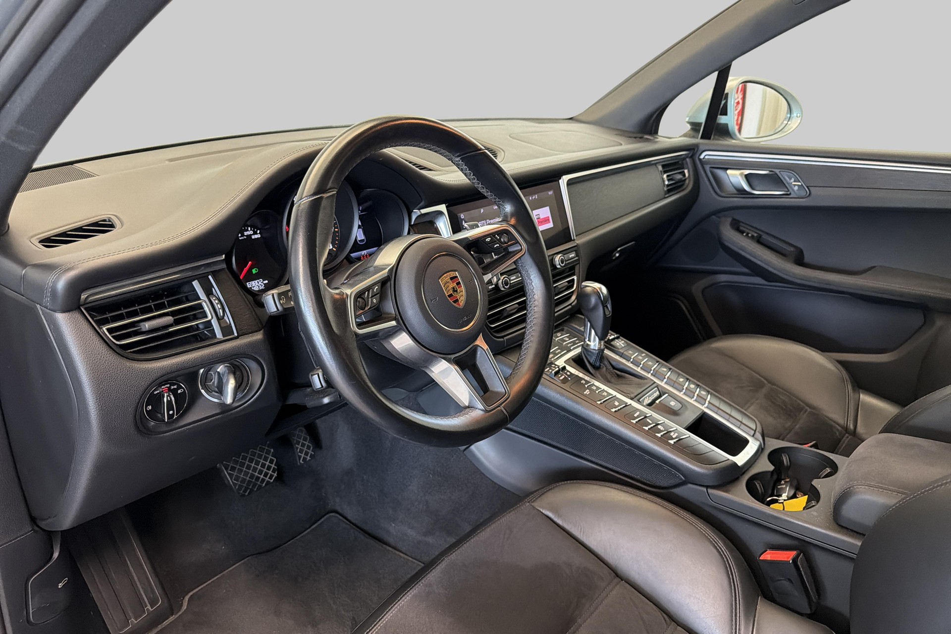 PORSCHE Macan GTS PDK-image-24