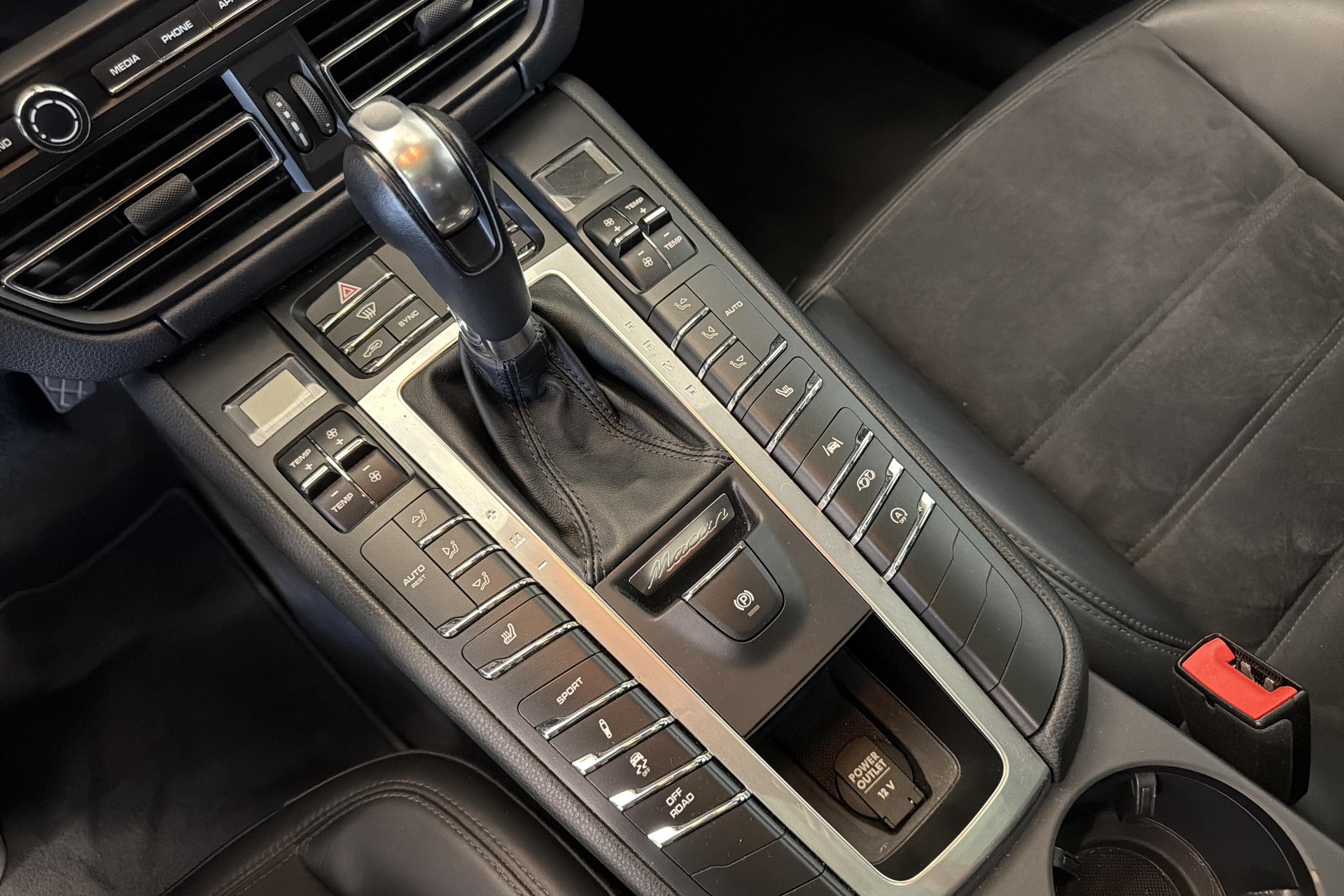 PORSCHE Macan GTS PDK-image-12