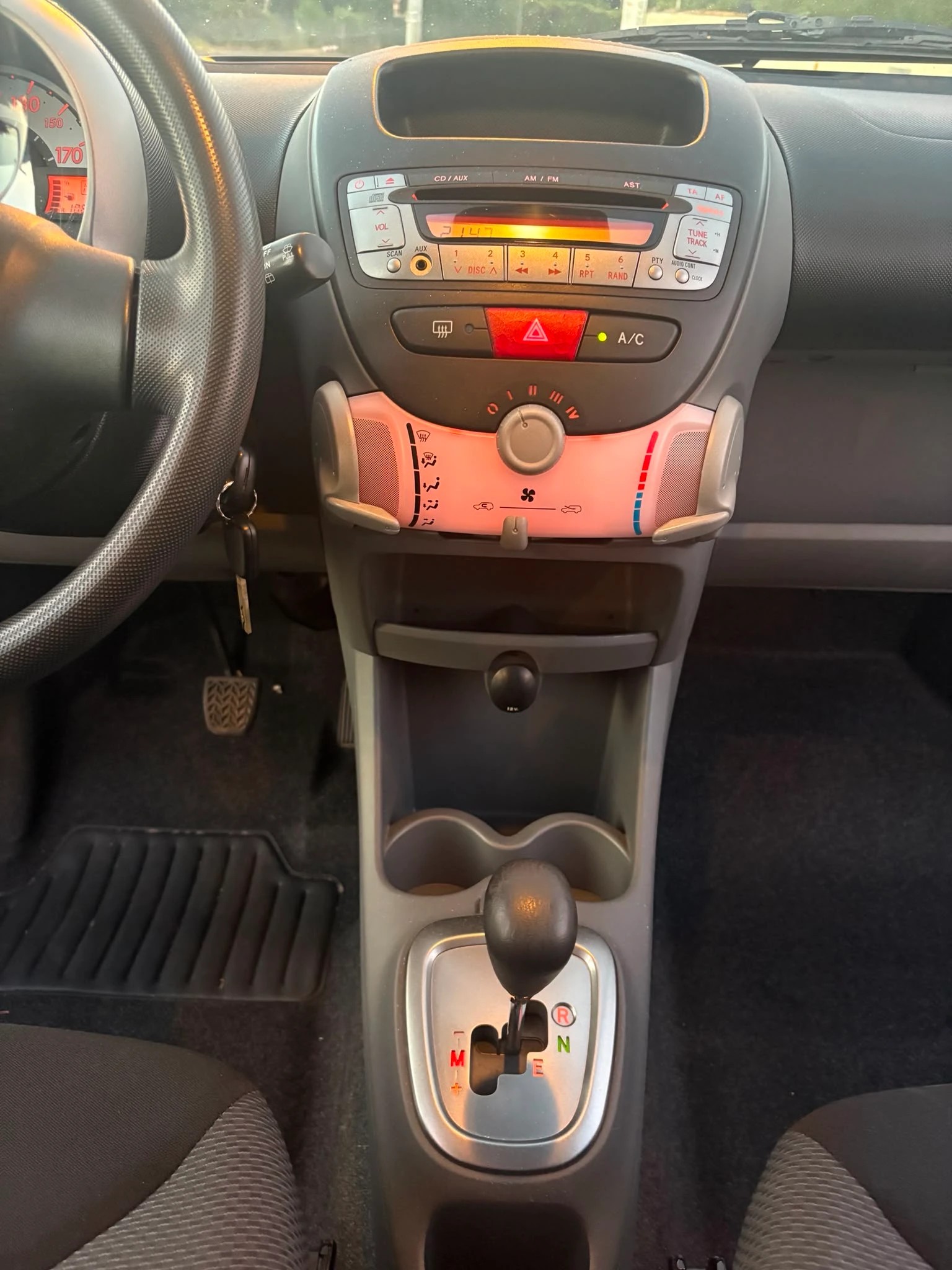 TOYOTA Aygo 1.0-image-9