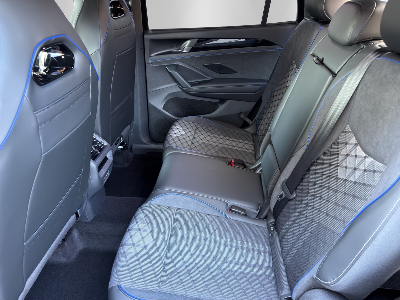 VW Tayron 2.0 TSI R-Line United DSG 4Motion-image-10