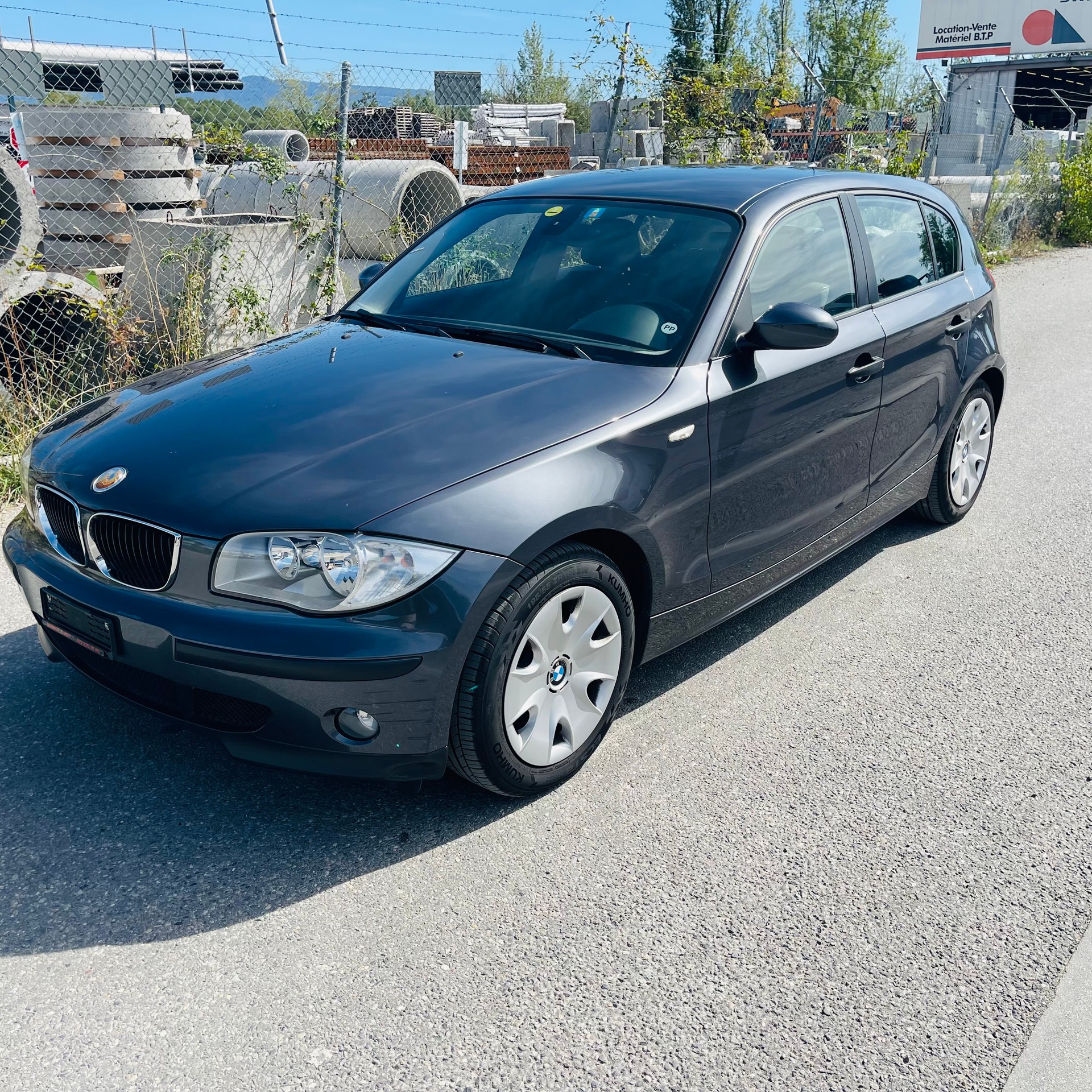 BMW 116i-image-1