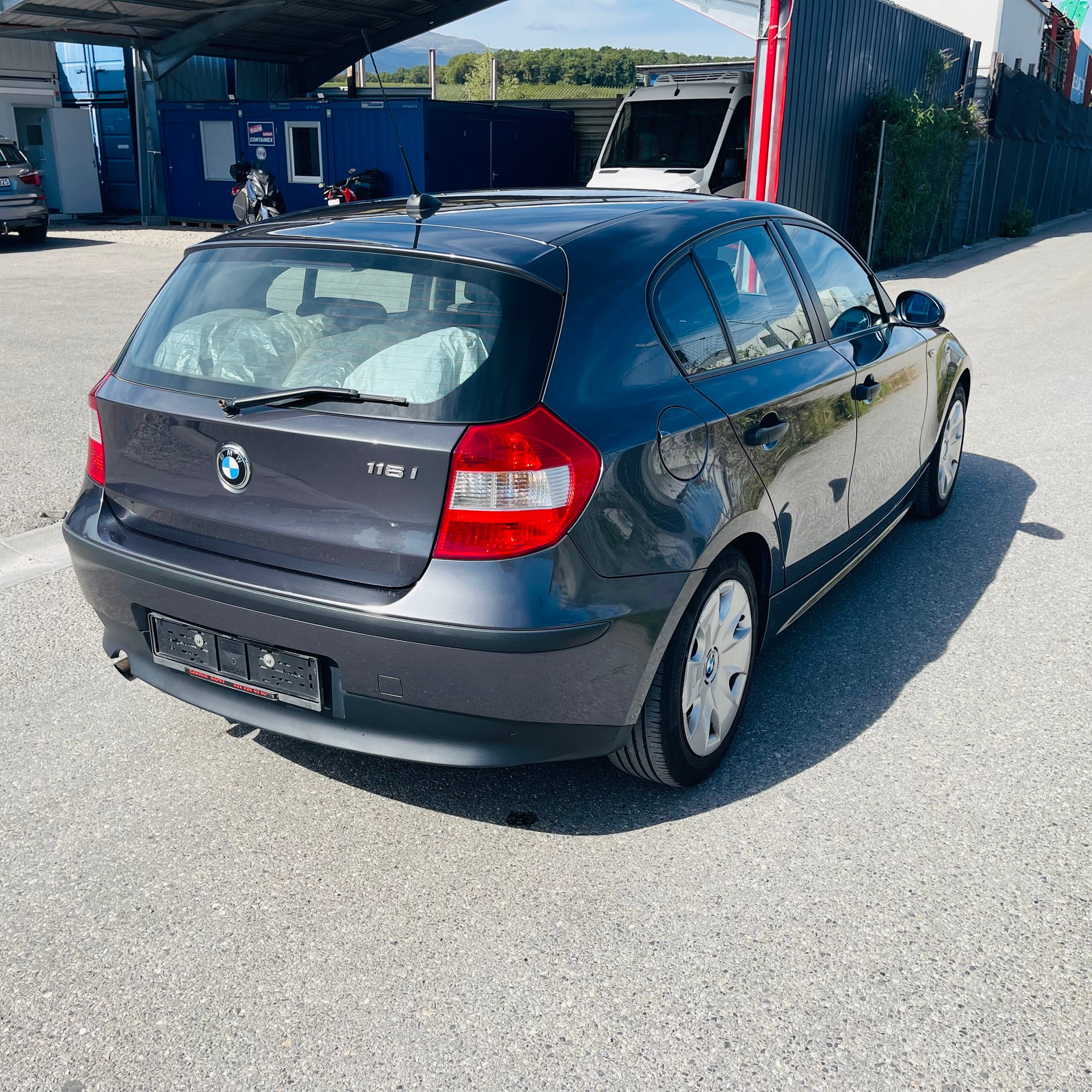 BMW 116i-image-3