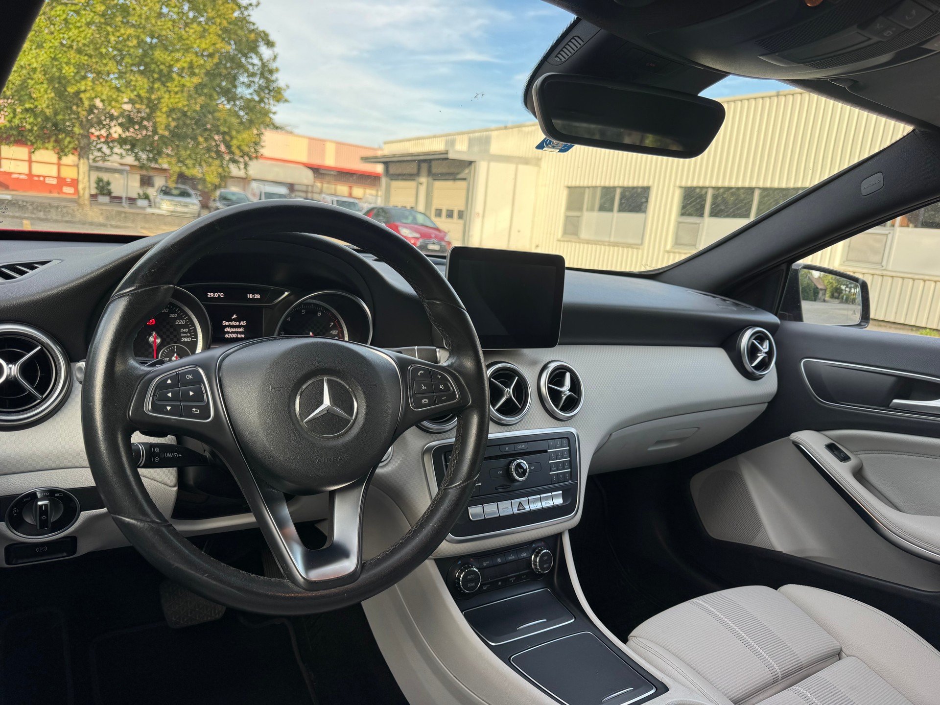 MERCEDES-BENZ A 180 7G-DCT-image-8