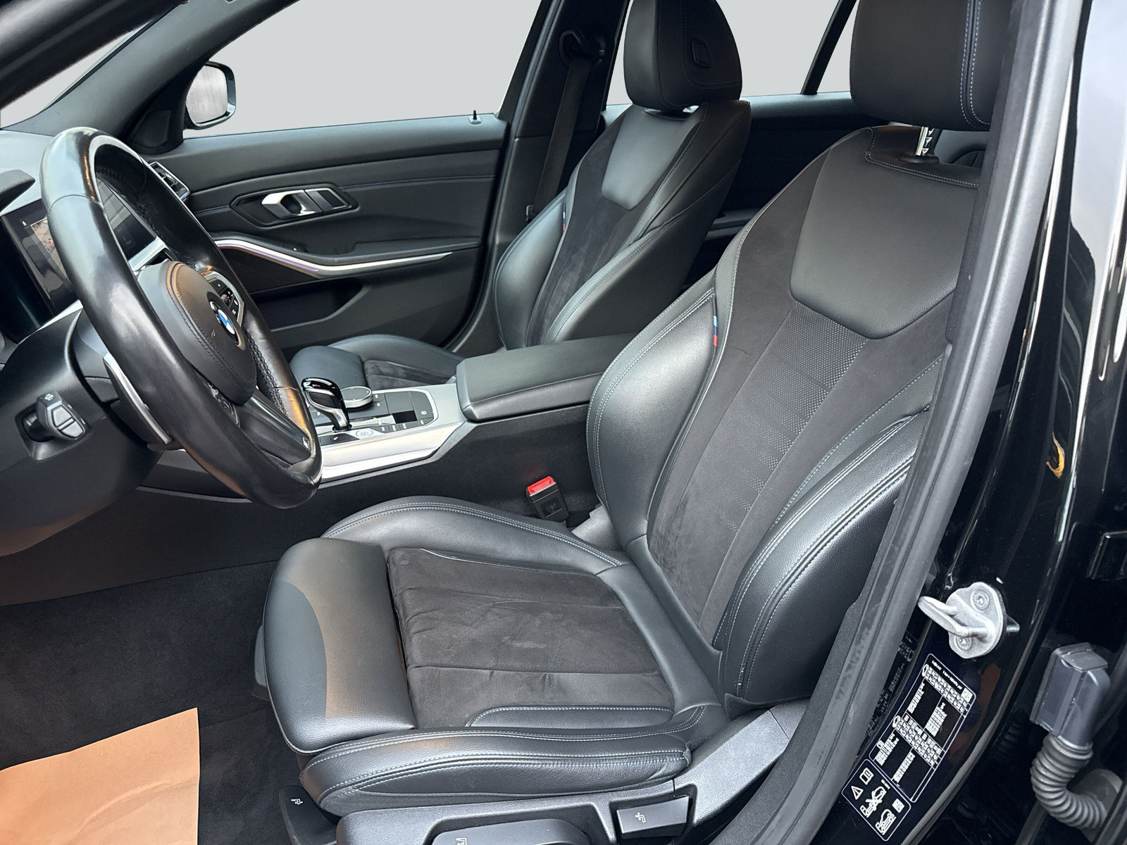 BMW 320d xDrive 48V Touring M Sport Steptronic-image-9