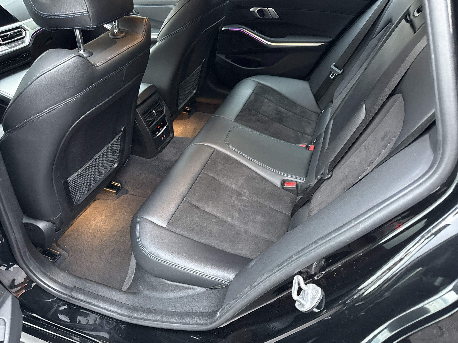 BMW 320d xDrive 48V Touring M Sport Steptronic-image-18