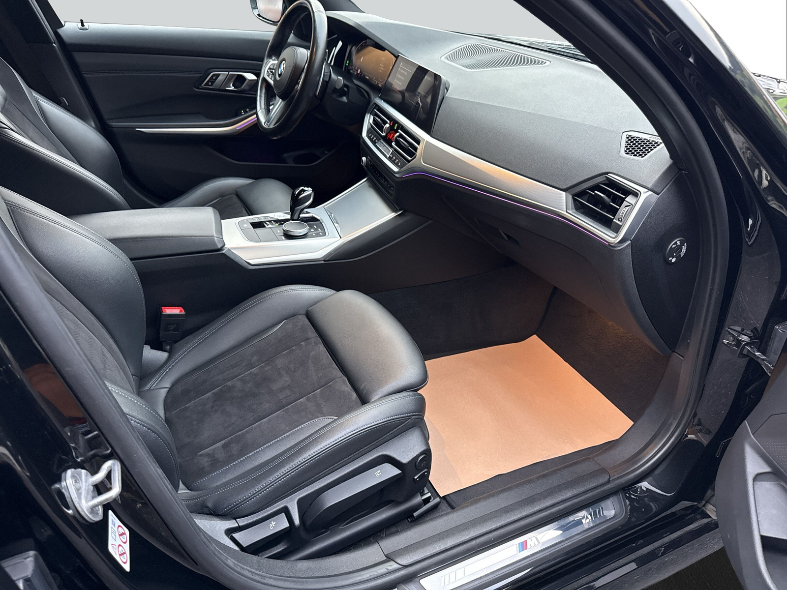 BMW 320d xDrive 48V Touring M Sport Steptronic-image-10