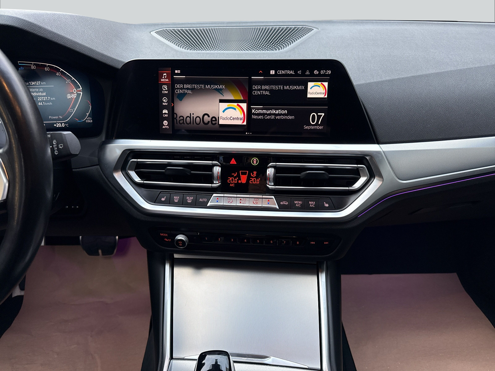 BMW 320d xDrive 48V Touring M Sport Steptronic-image-13