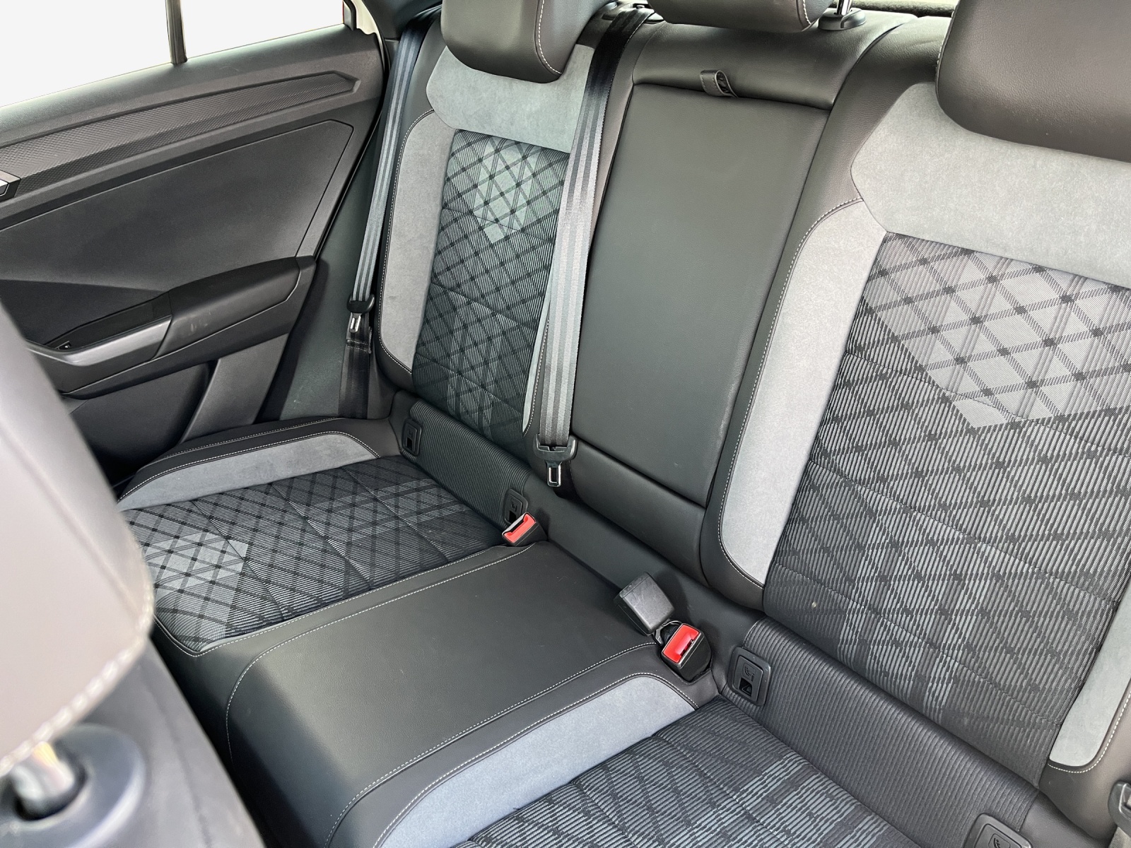 VW T-Roc 2.0 TSI R-Line DSG 4Motion-image-11