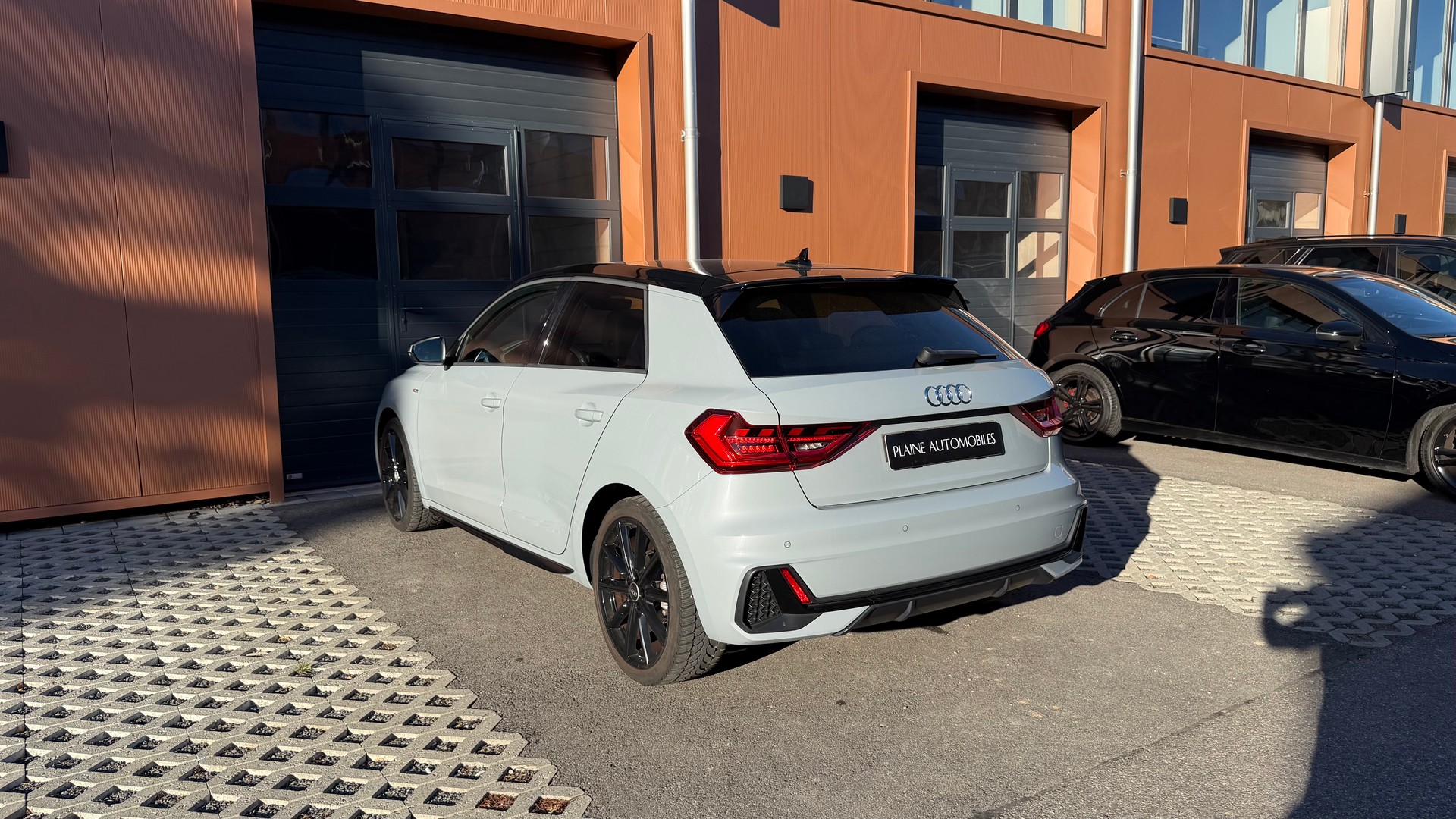 AUDI A1 Sportback 30 TFSI S Line "*CH Auto * Service gratuit * Tempomat Adaptatif * Volant Plat * Pack S-Line Complet *"-image-9