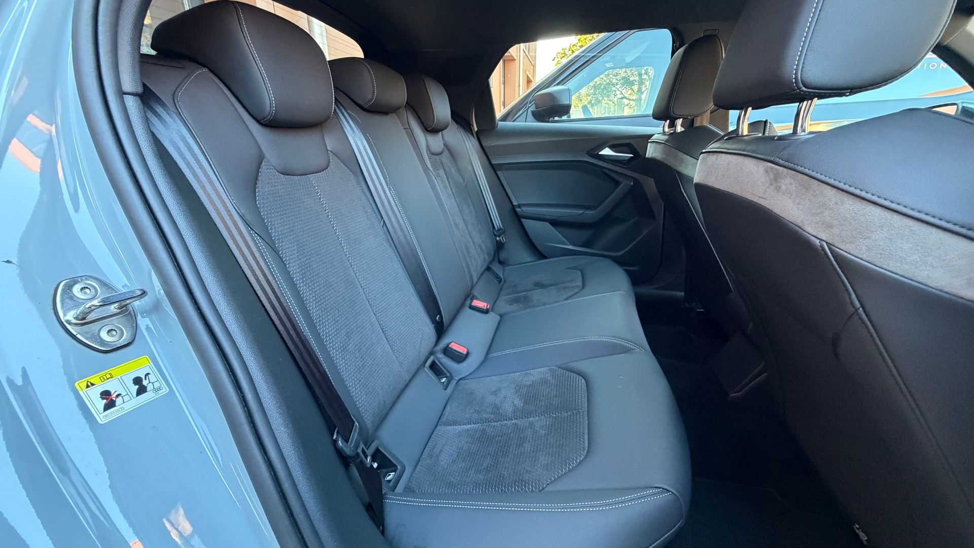 AUDI A1 Sportback 30 TFSI S Line "*CH Auto * Service gratuit * Tempomat Adaptatif * Volant Plat * Pack S-Line Complet *"-image-24