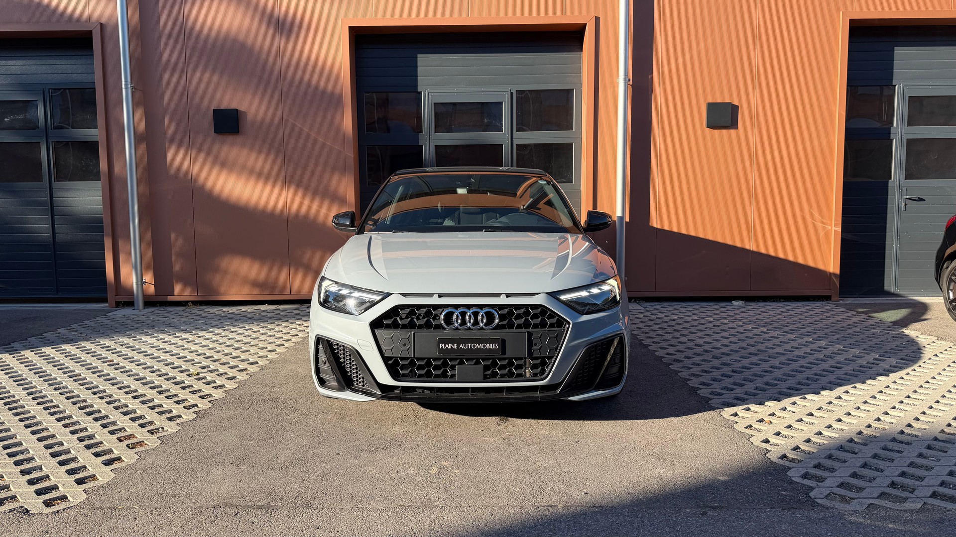 AUDI A1 Sportback 30 TFSI S Line "*CH Auto * Service gratuit * Tempomat Adaptatif * Volant Plat * Pack S-Line Complet *"-image-1