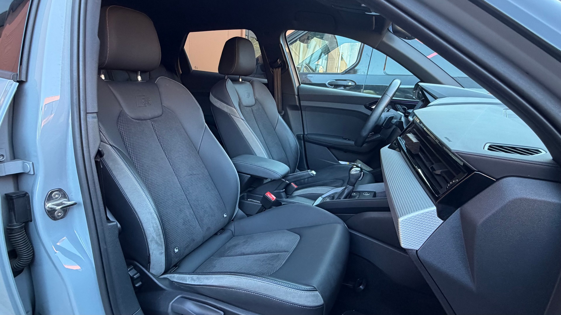 AUDI A1 Sportback 30 TFSI S Line "*CH Auto * Service gratuit * Tempomat Adaptatif * Volant Plat * Pack S-Line Complet *"-image-22