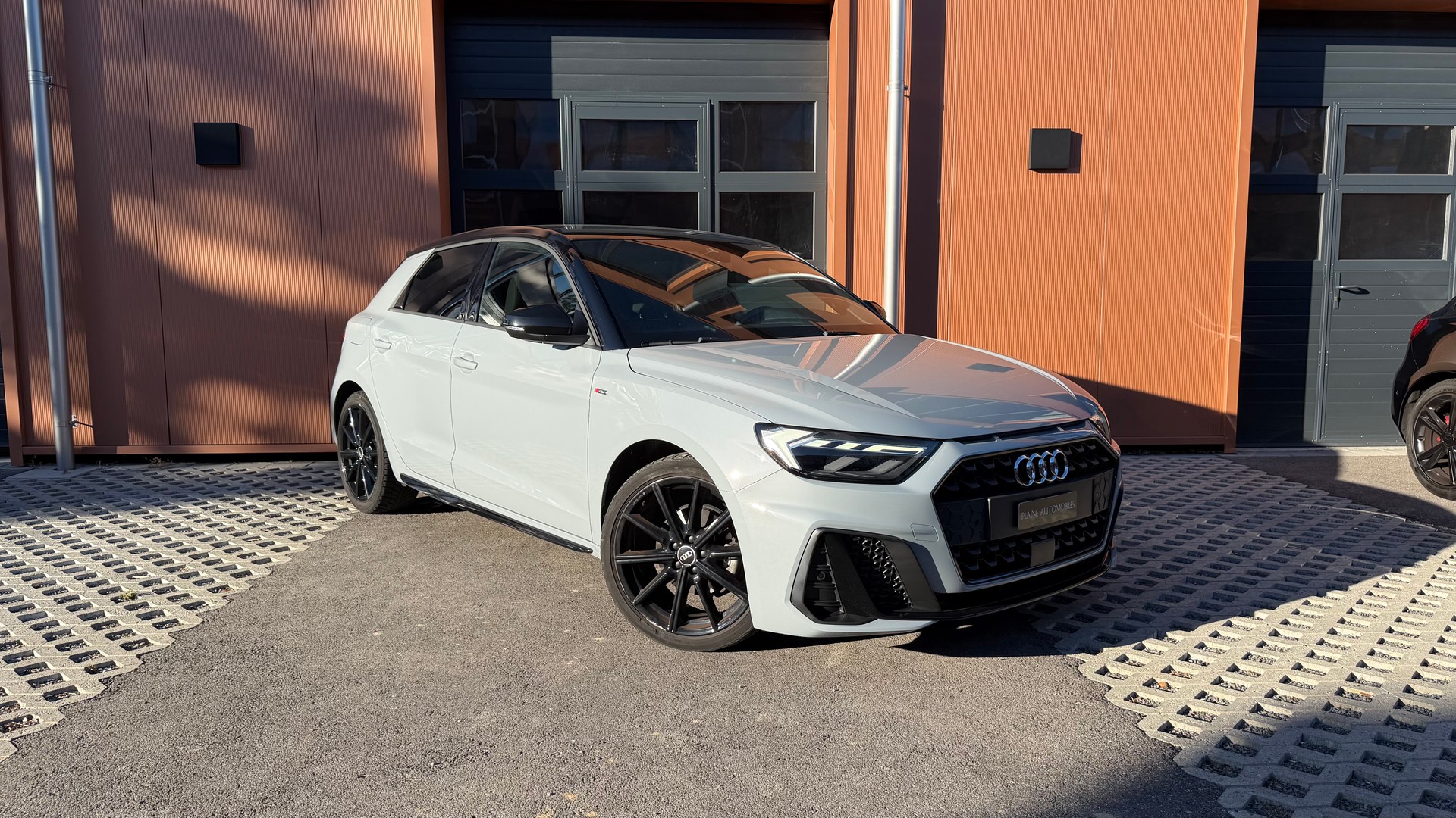 AUDI A1 Sportback 30 TFSI S Line "*CH Auto * Service gratuit * Tempomat Adaptatif * Volant Plat * Pack S-Line Complet *"-image-0