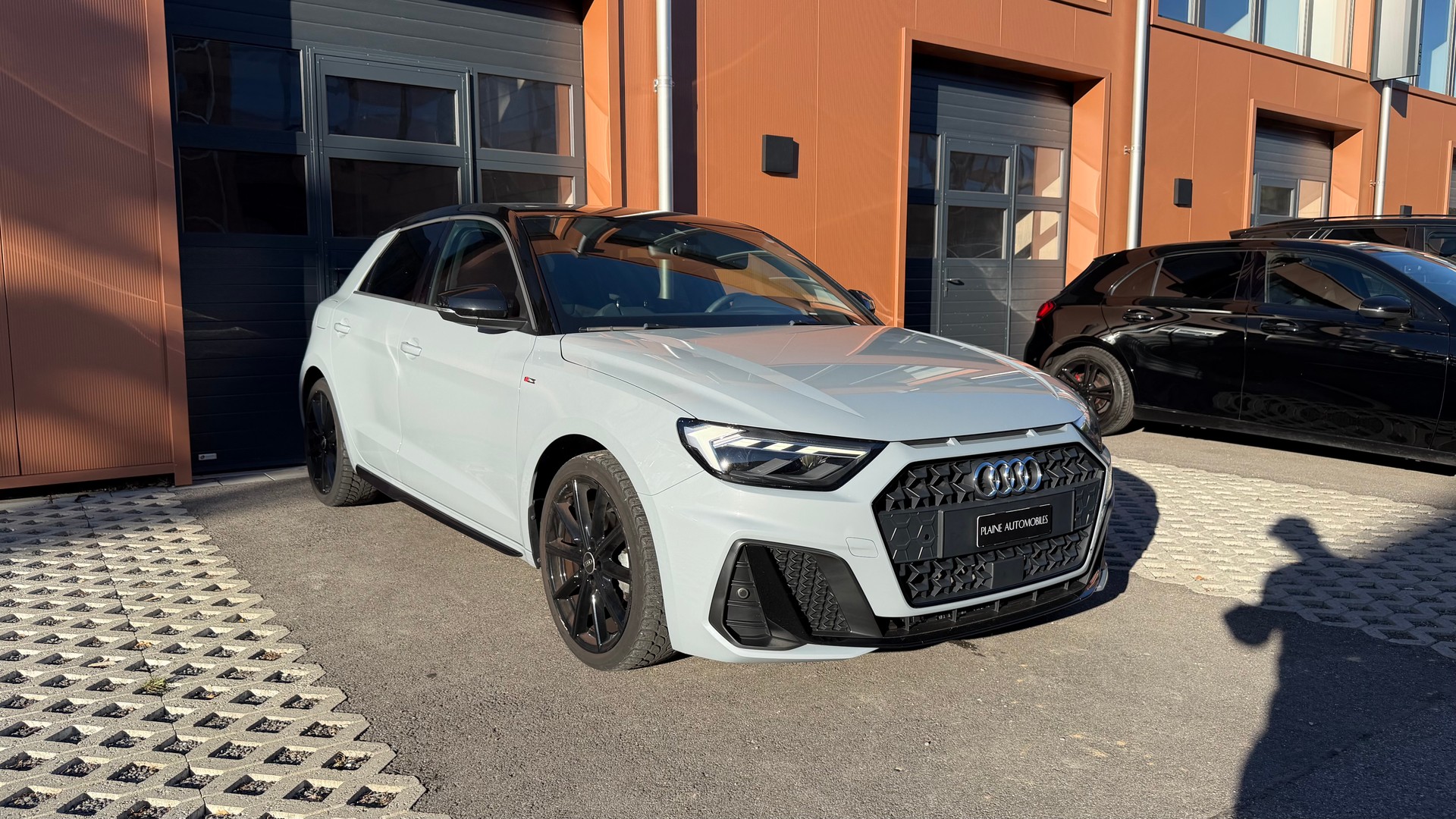 AUDI A1 Sportback 30 TFSI S Line "*CH Auto * Service gratuit * Tempomat Adaptatif * Volant Plat * Pack S-Line Complet *"-image-2