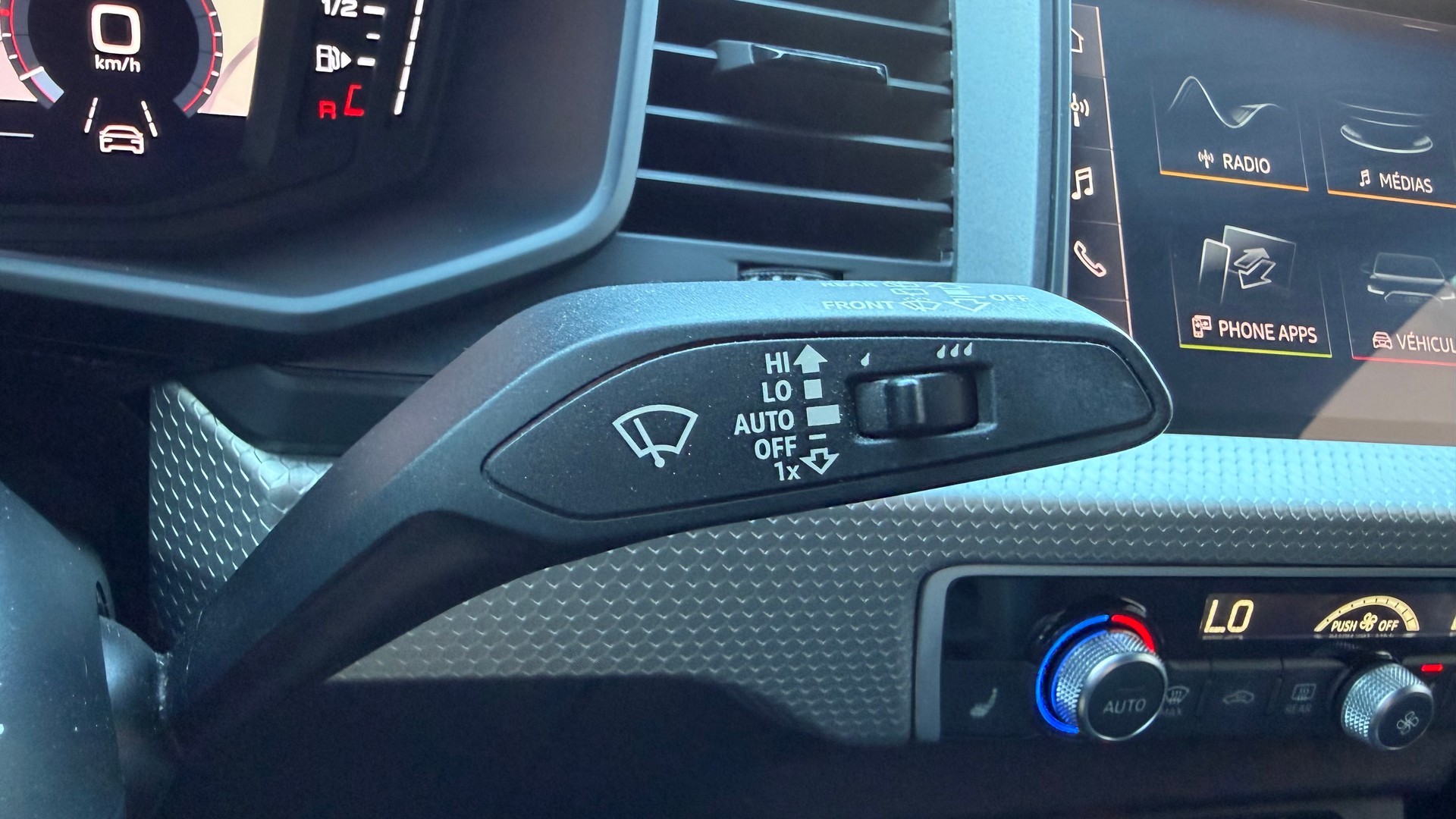 AUDI A1 Sportback 30 TFSI S Line "*CH Auto * Service gratuit * Tempomat Adaptatif * Volant Plat * Pack S-Line Complet *"-image-14