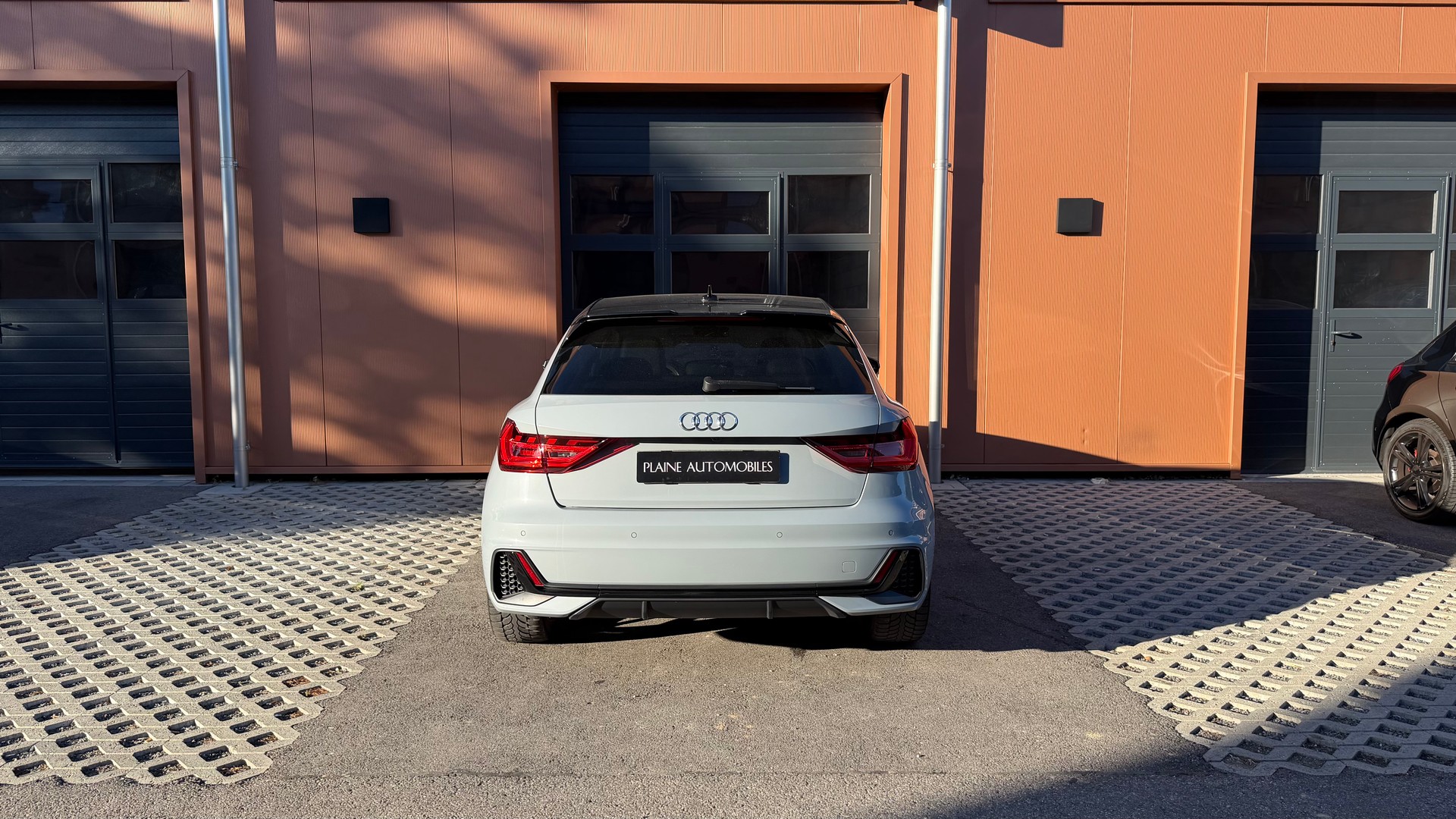 AUDI A1 Sportback 30 TFSI S Line "*CH Auto * Service gratuit * Tempomat Adaptatif * Volant Plat * Pack S-Line Complet *"-image-8