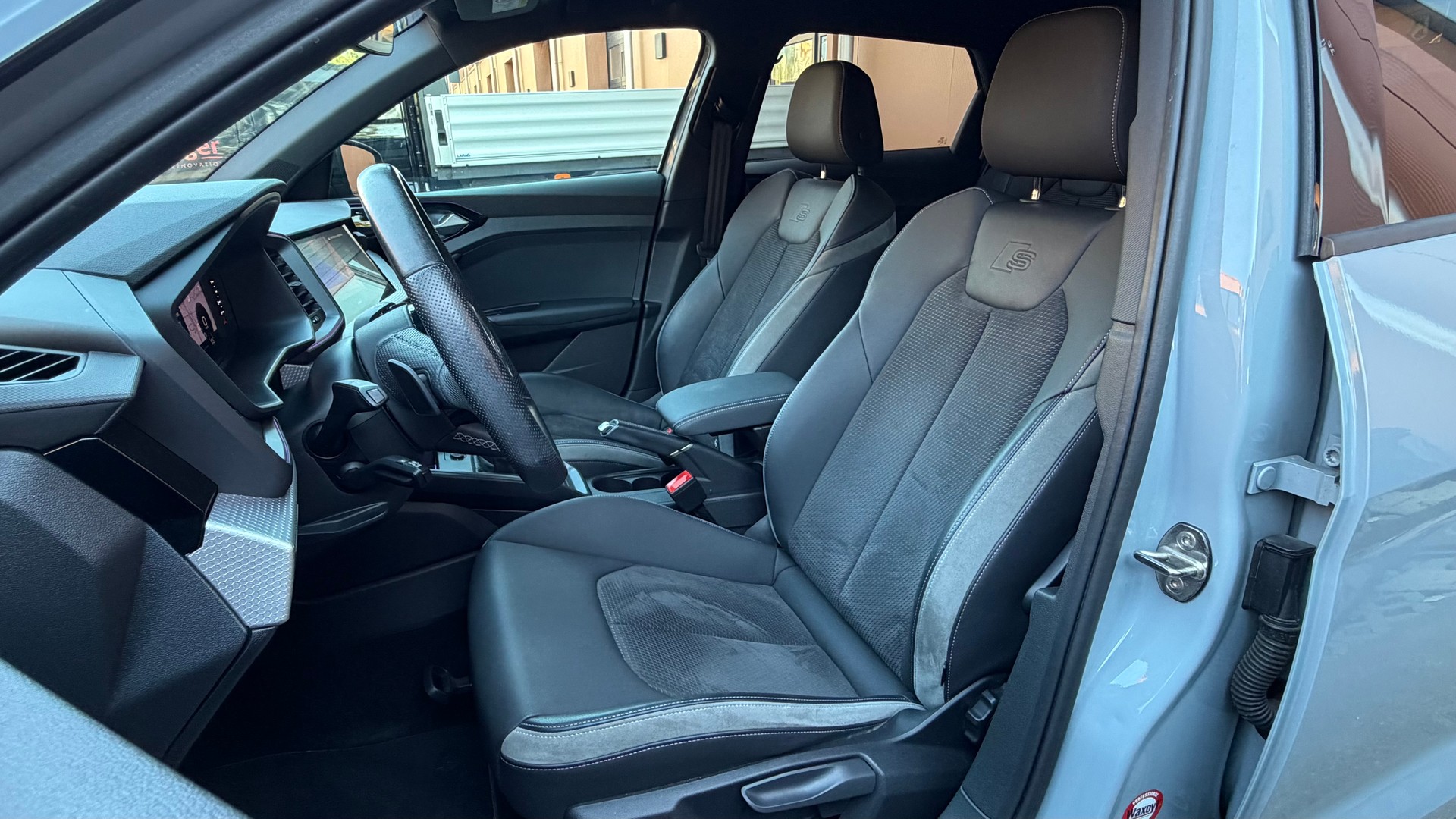 AUDI A1 Sportback 30 TFSI S Line "*CH Auto * Service gratuit * Tempomat Adaptatif * Volant Plat * Pack S-Line Complet *"-image-21