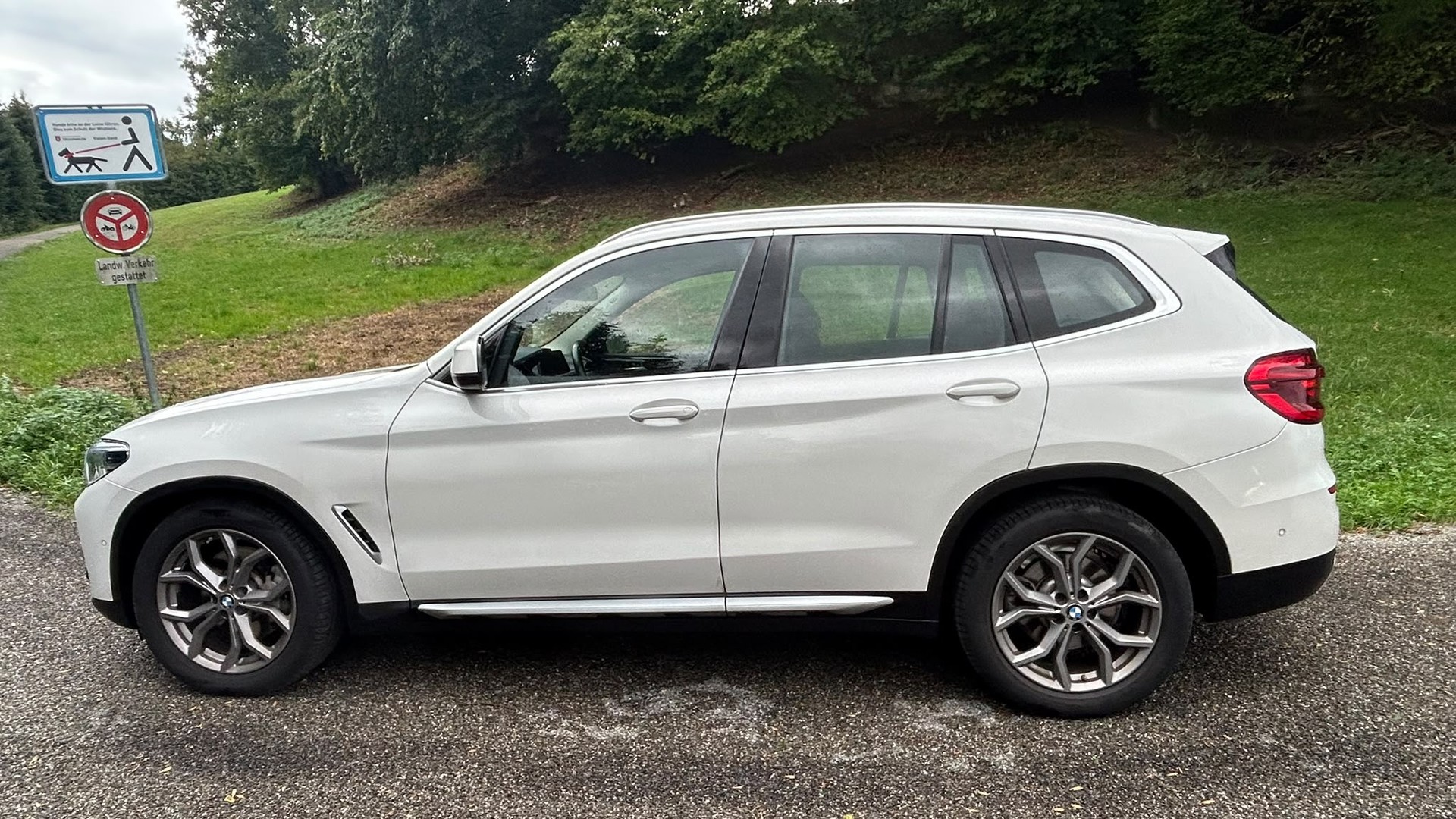 BMW xLine -BMW Garantie bis 06/27-Anhängerkupplung--image-1