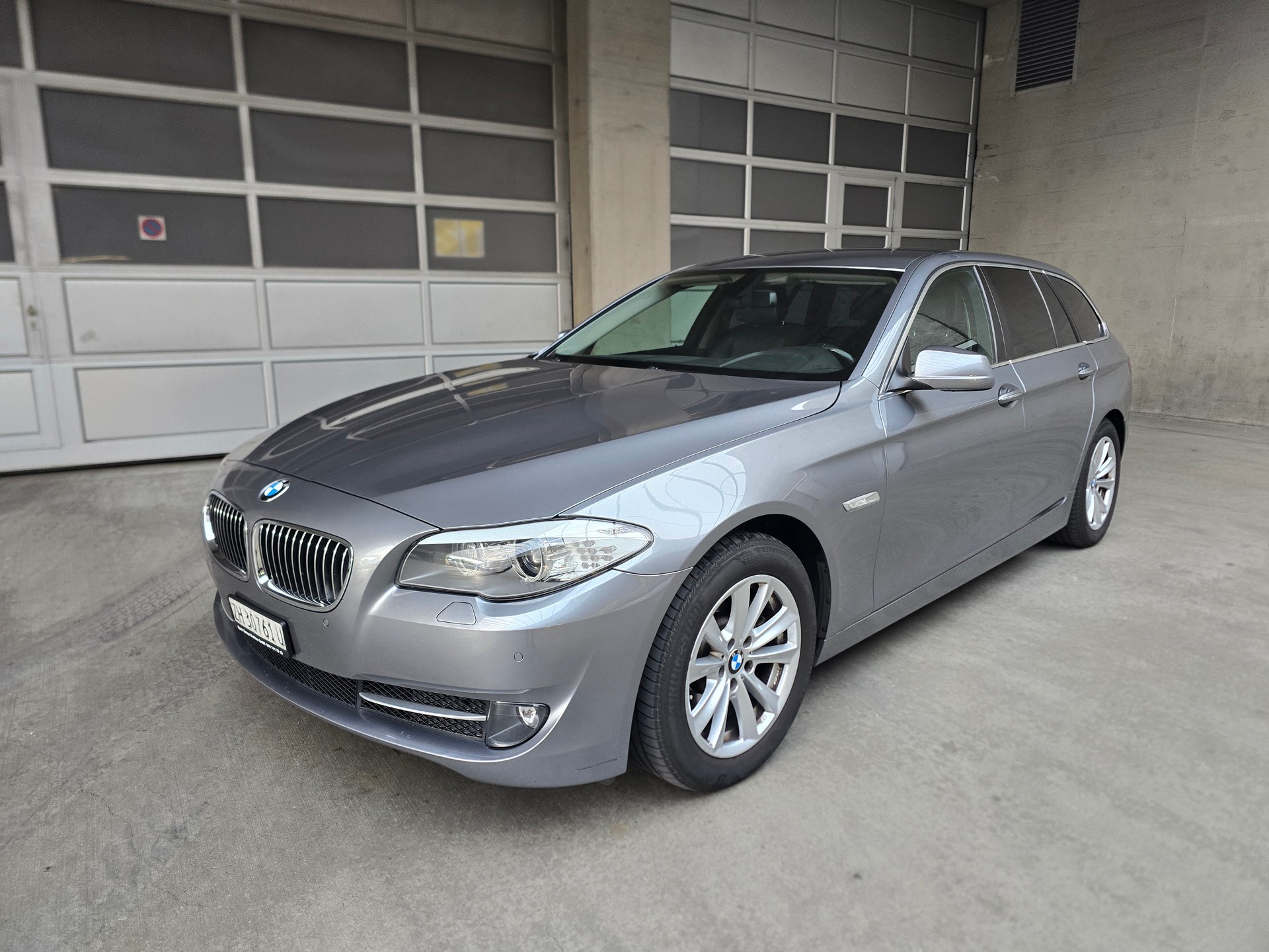 BMW 525d xDrive Touring Steptronic-image-1