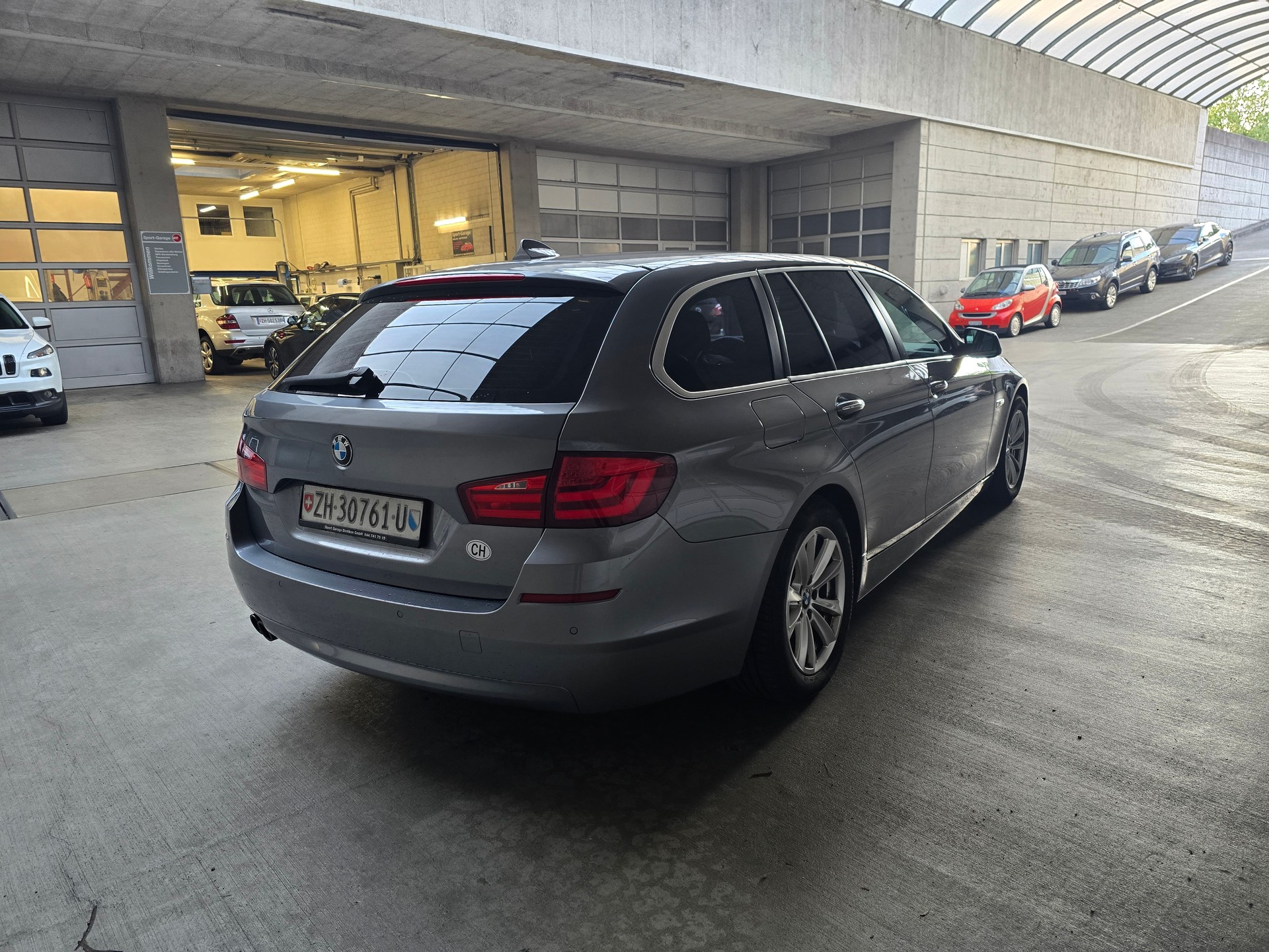 BMW 525d xDrive Touring Steptronic-image-2