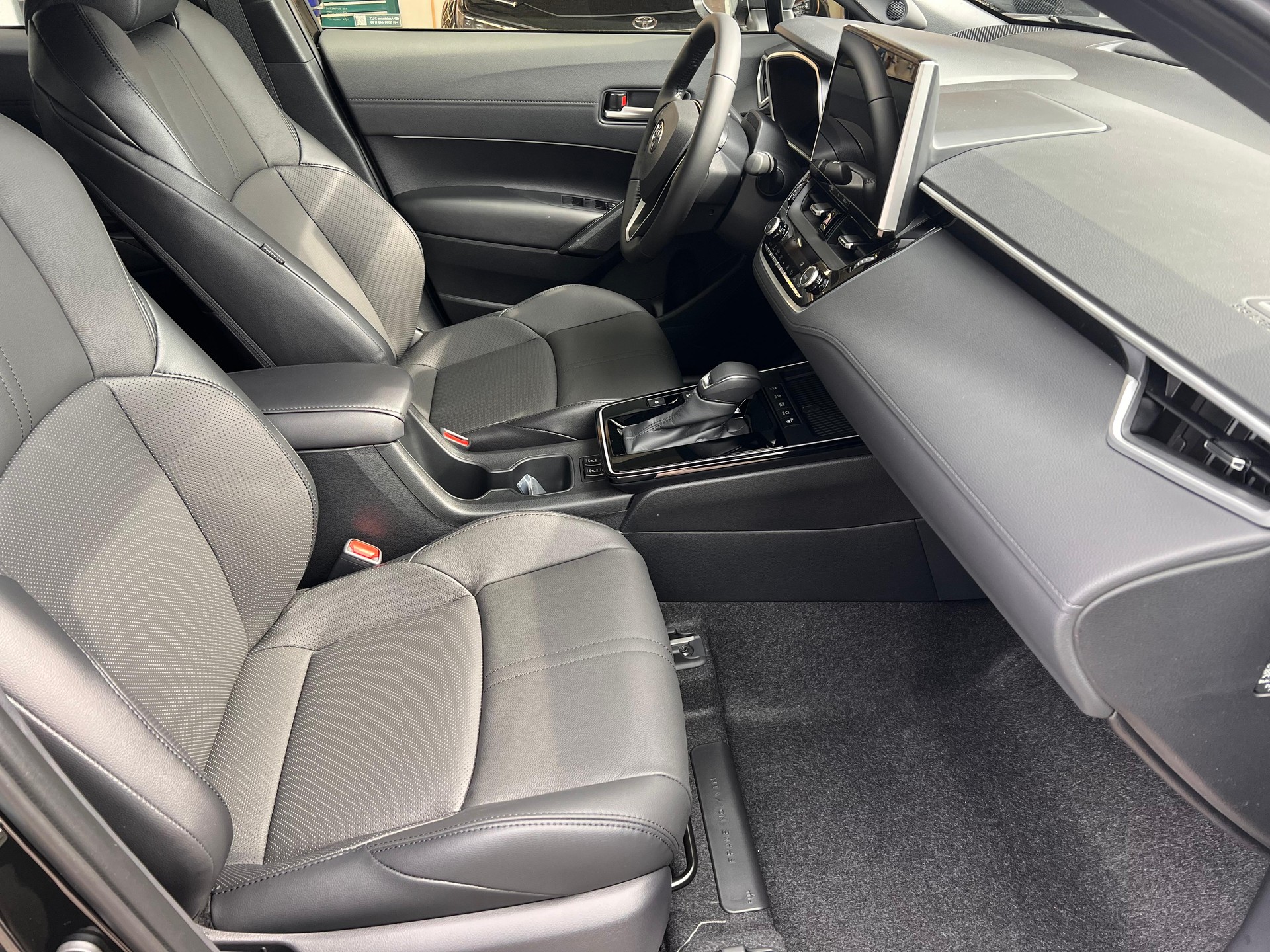 TOYOTA Corolla Cross 2.0 HSD Premium AWD-i-image-12