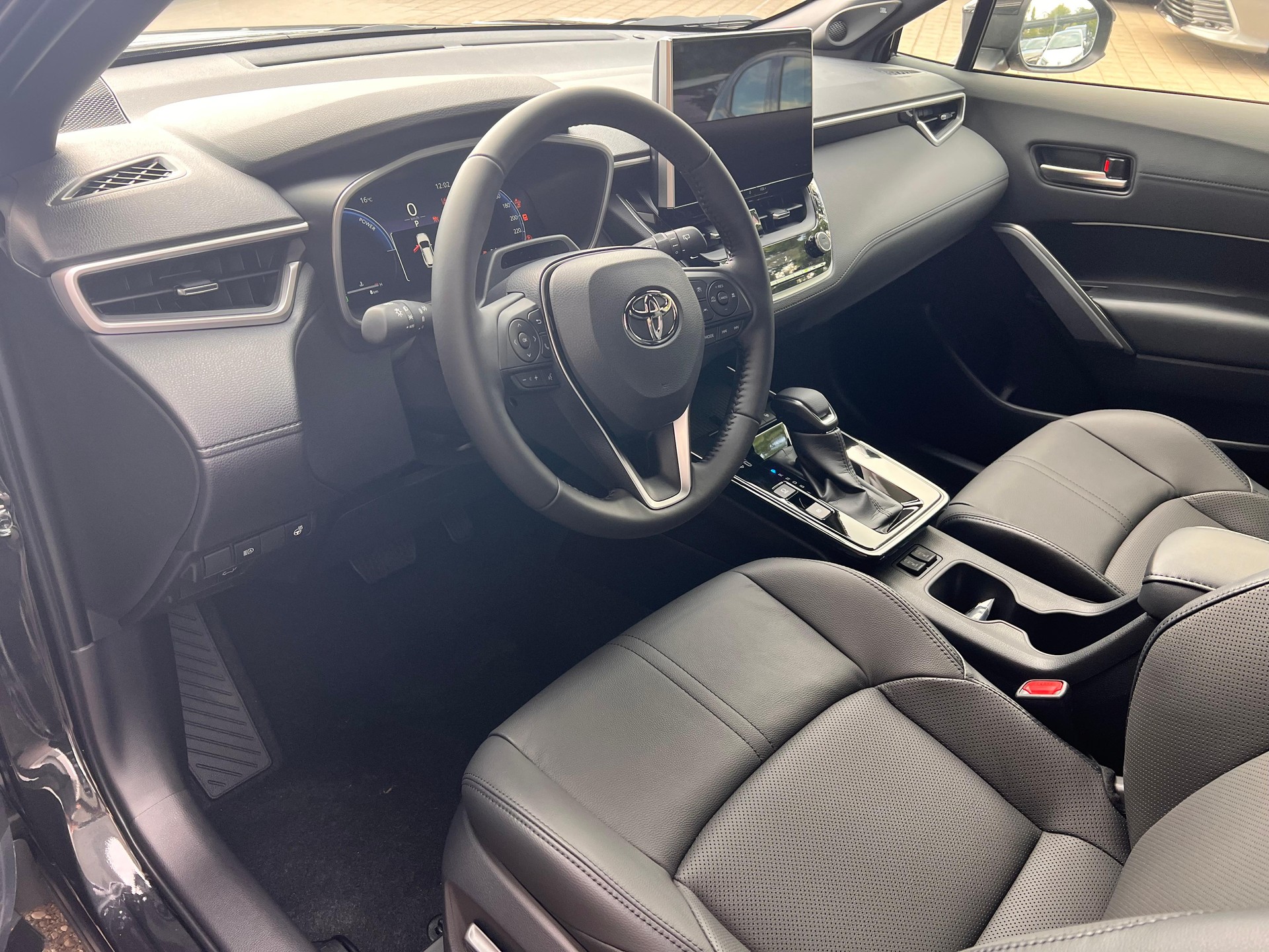 TOYOTA Corolla Cross 2.0 HSD Premium AWD-i-image-7