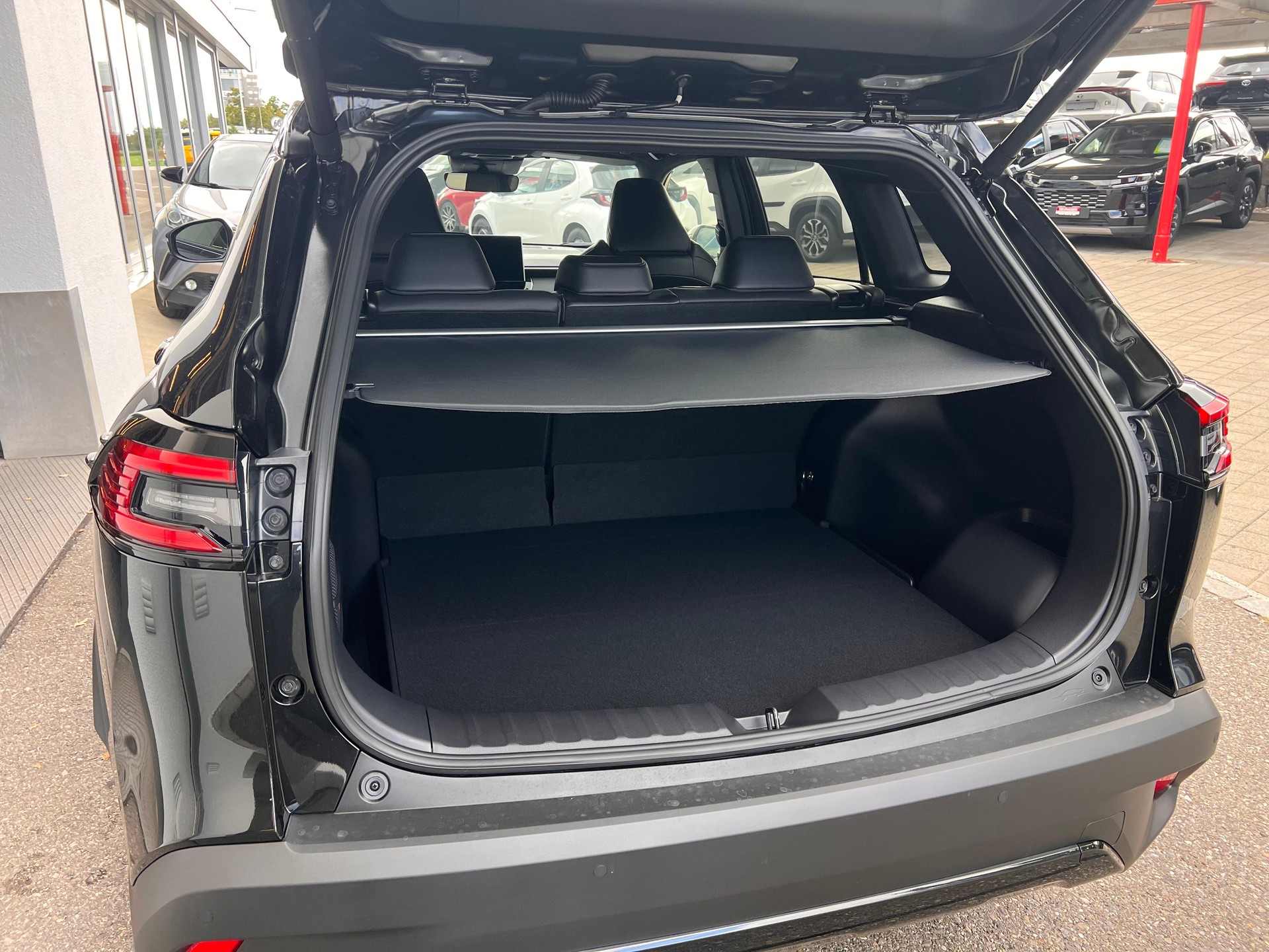 TOYOTA Corolla Cross 2.0 HSD Premium AWD-i-image-6