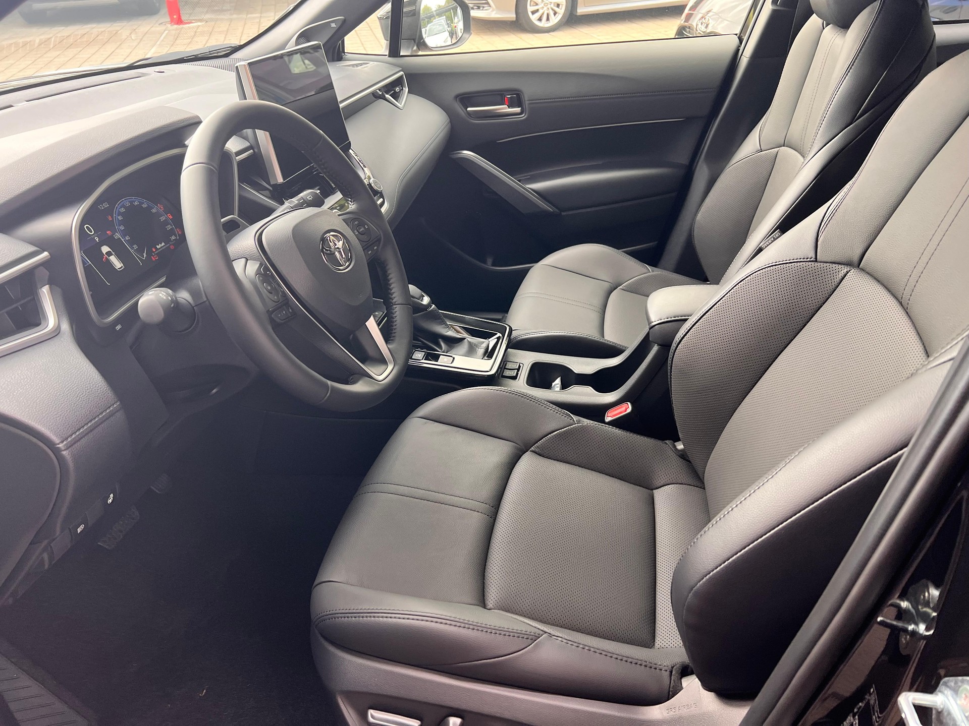 TOYOTA Corolla Cross 2.0 HSD Premium AWD-i-image-8