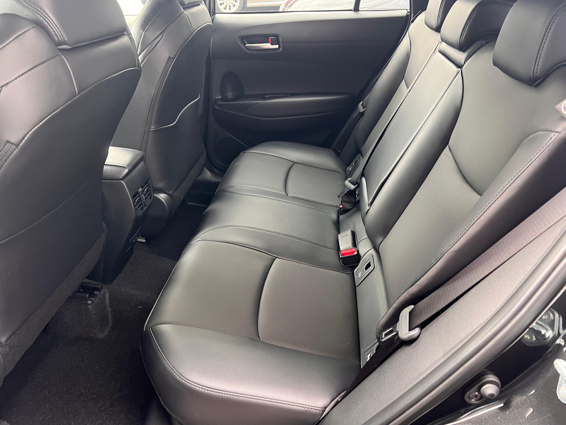 TOYOTA Corolla Cross 2.0 HSD Premium AWD-i-image-10