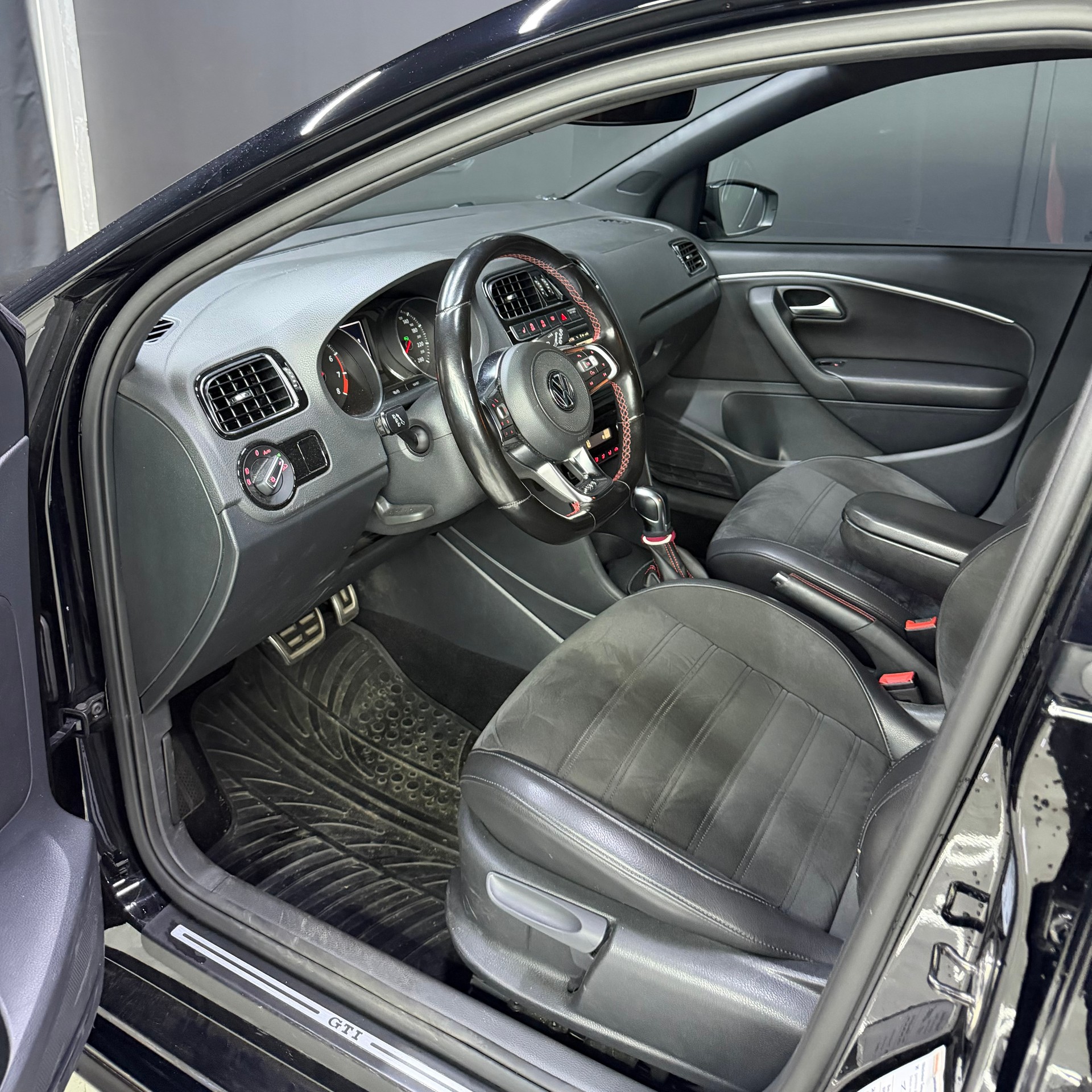 VW Polo 1.8 TSI GTI DSG-image-7