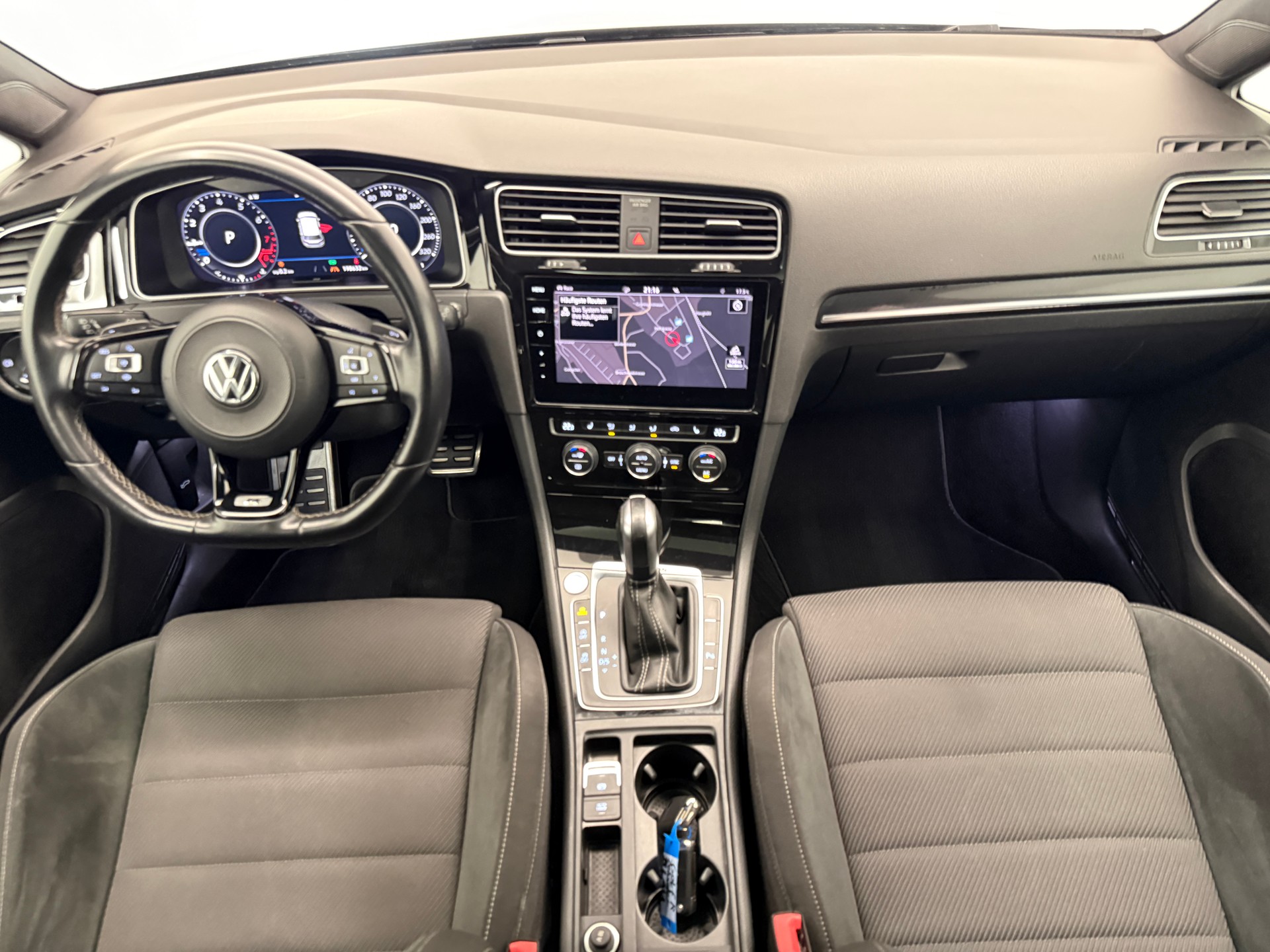 VW Golf 2.0 TSI R 4Motion DSG-image-11