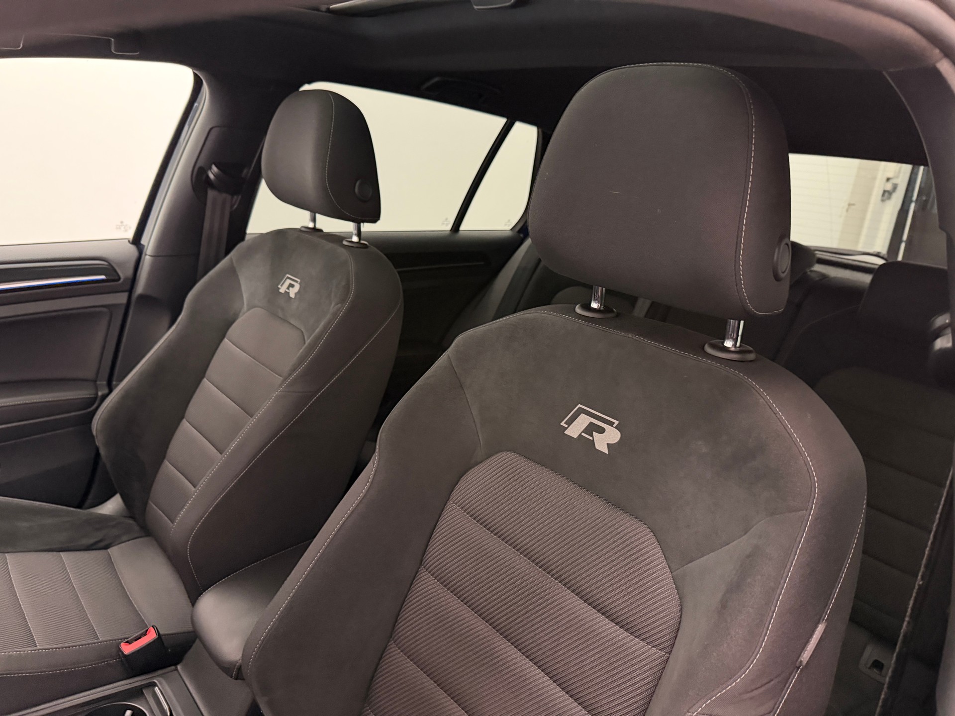 VW Golf 2.0 TSI R 4Motion DSG-image-12