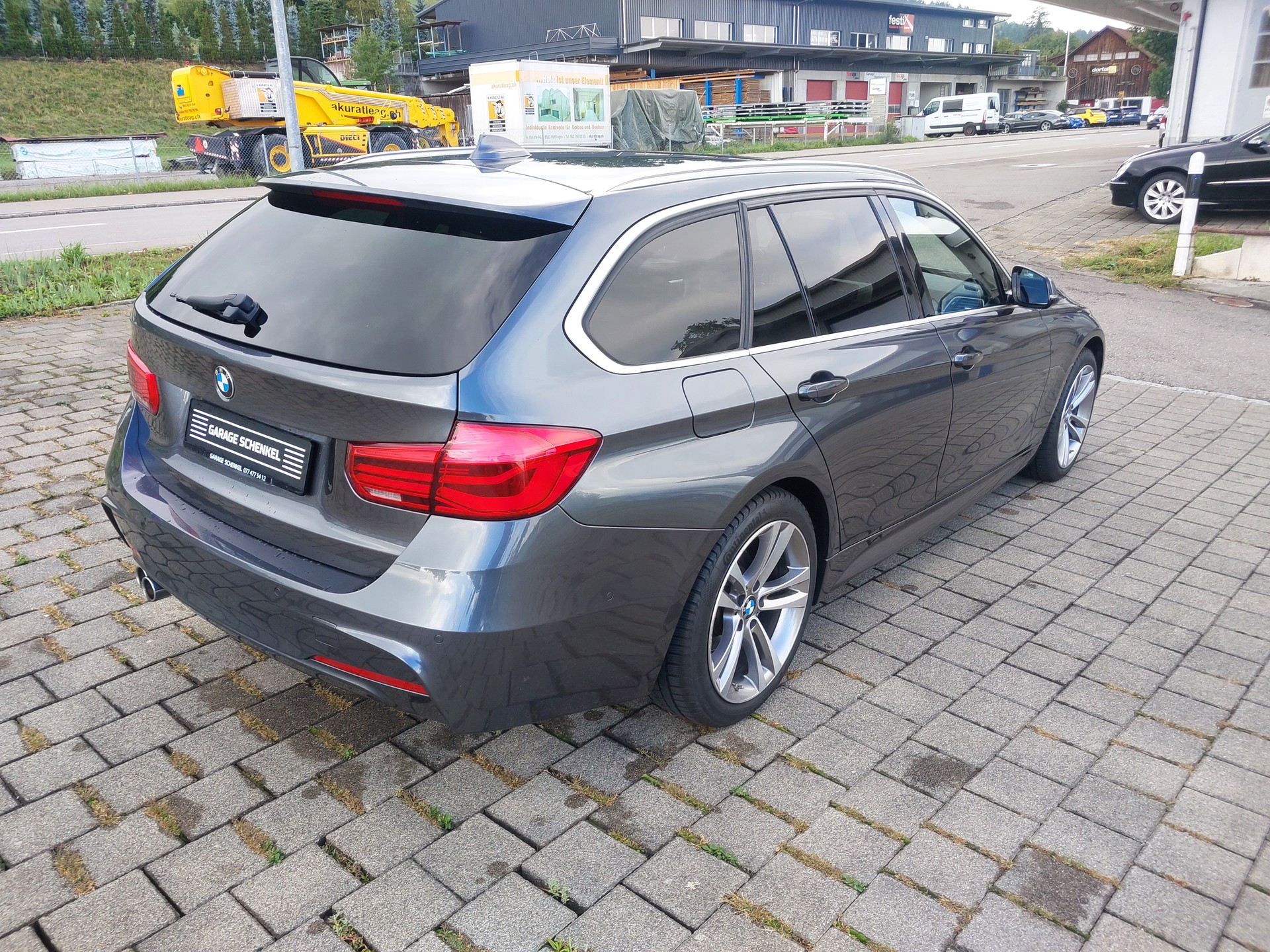 BMW 320d xDrive Touring M Sport Line Steptronic-image-2